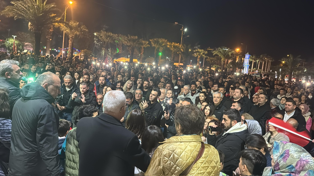 Turgutlu'da İmamoğlu için yürüyüş düzenlendi