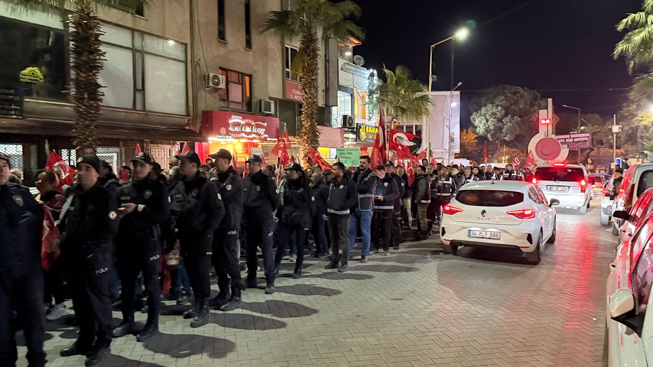 Turgutlu'da İmamoğlu için yürüyüş düzenlendi