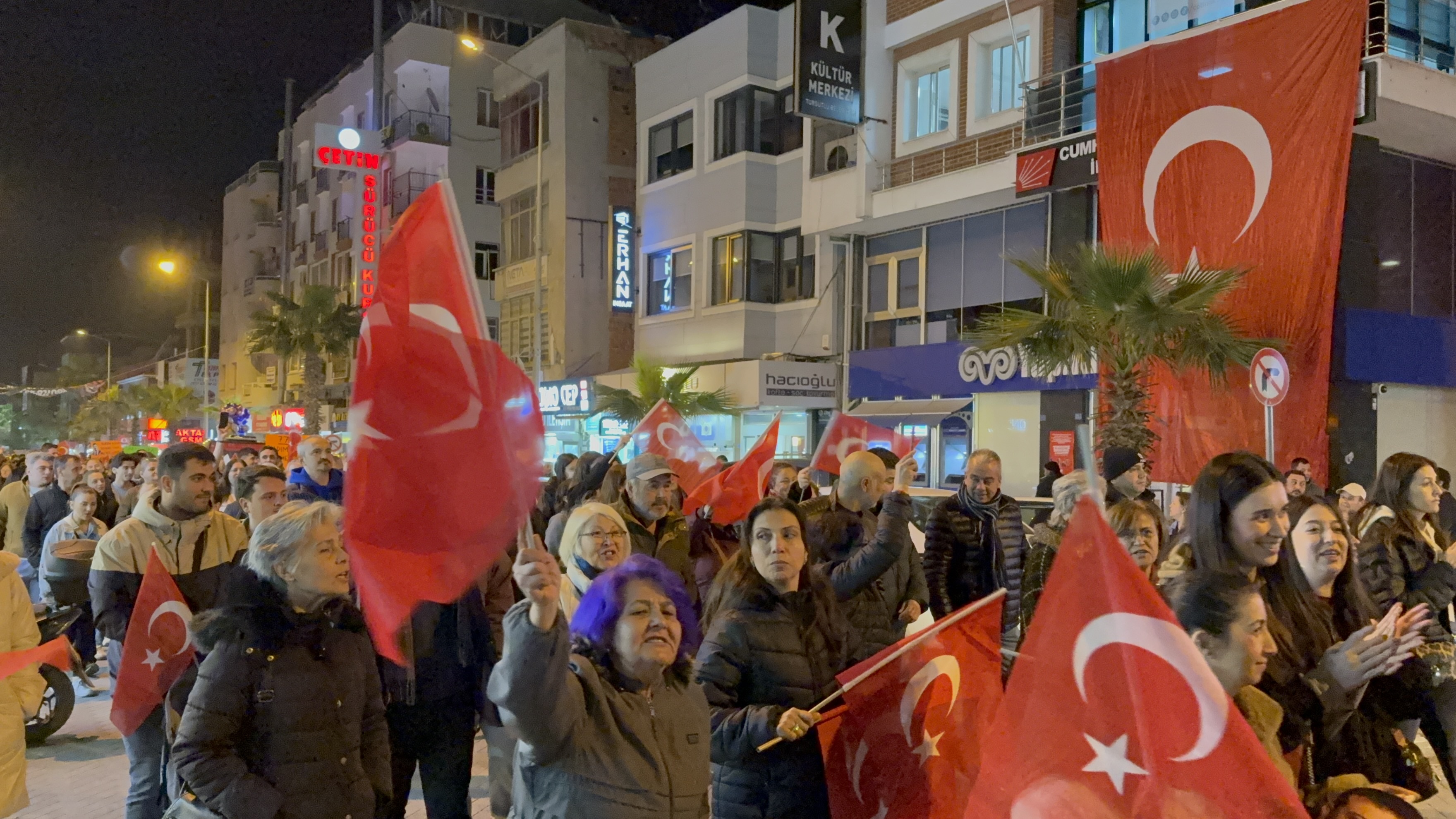 Turgutlu'da İmamoğlu için yürüyüş düzenlendi