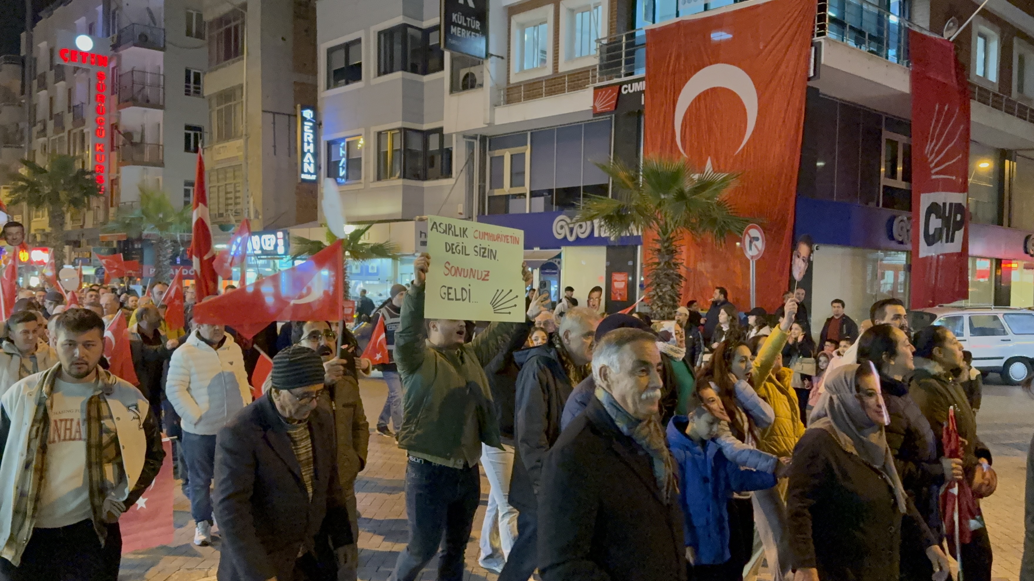 Turgutlu'da İmamoğlu için yürüyüş düzenlendi