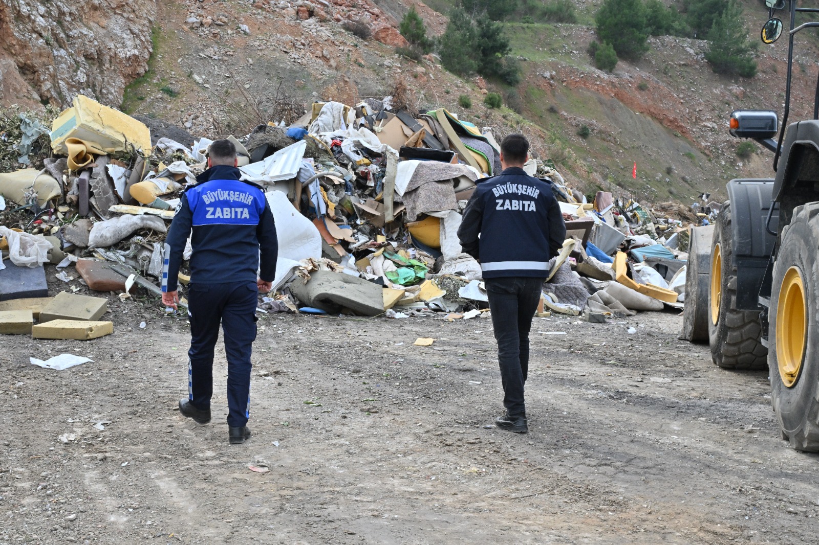 Turgutlu yolundaki o mevkiiye moloz dökenlere cezai işlemler uygulanacak