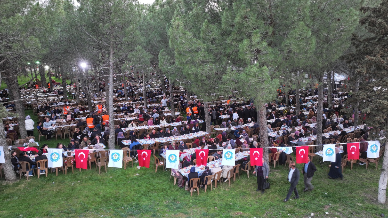 Başkan Zeyrek, Kadir Gecesi’nde Kula’da Gönül Sofrasına Katıldı
