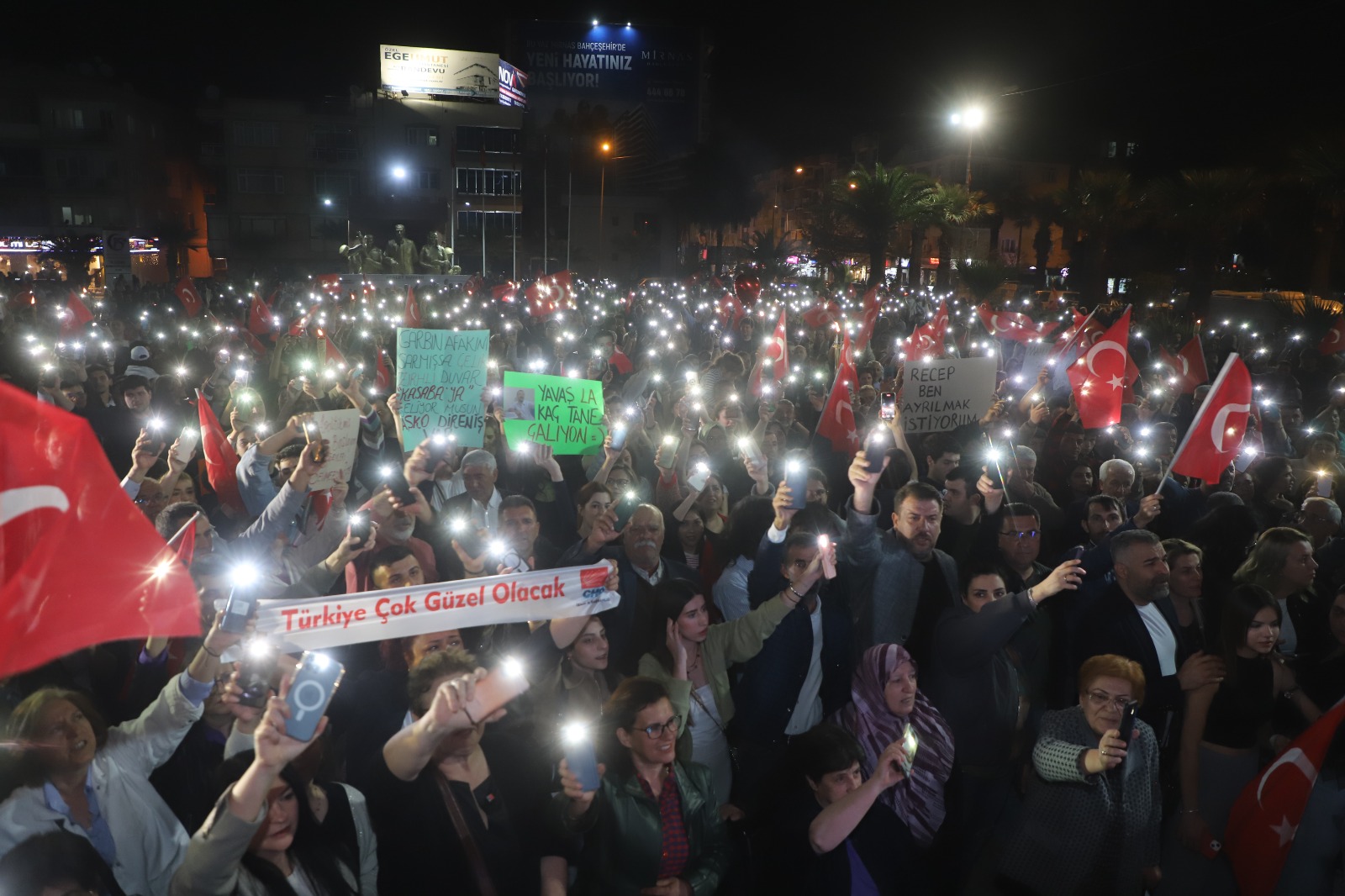 Turgutlu’da ‘Büyük Demokrasi Yürüyüşü’ Gerçekleştirildi