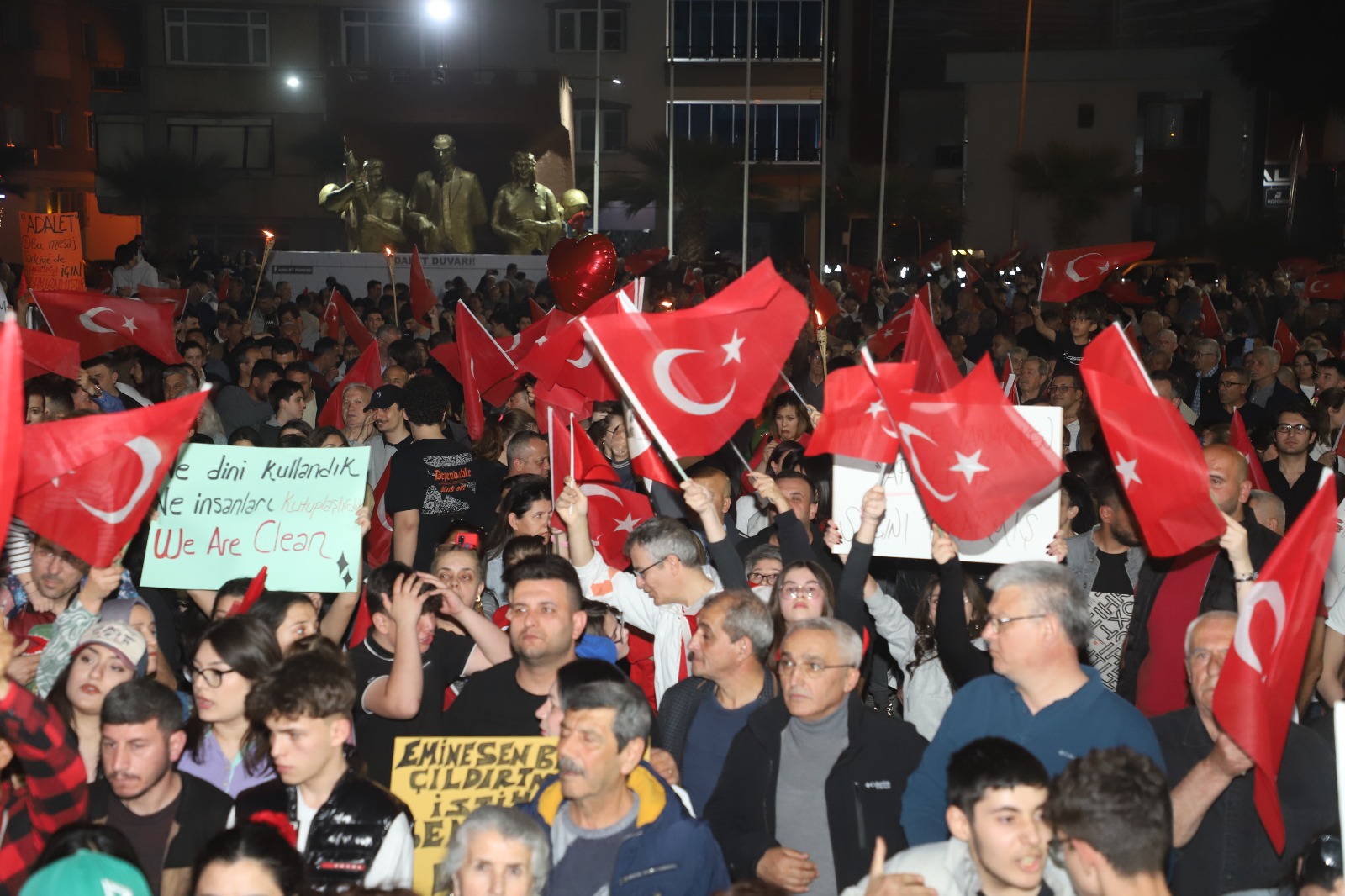 Turgutlu’da ‘Büyük Demokrasi Yürüyüşü’ Gerçekleştirildi