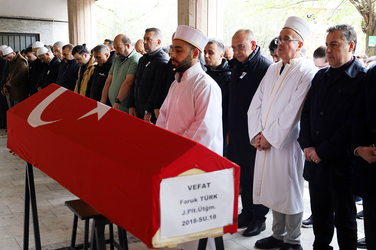 Turgutlulu Üsteğmen Türk’ün cenaze namazını imam abisi kıldırdı