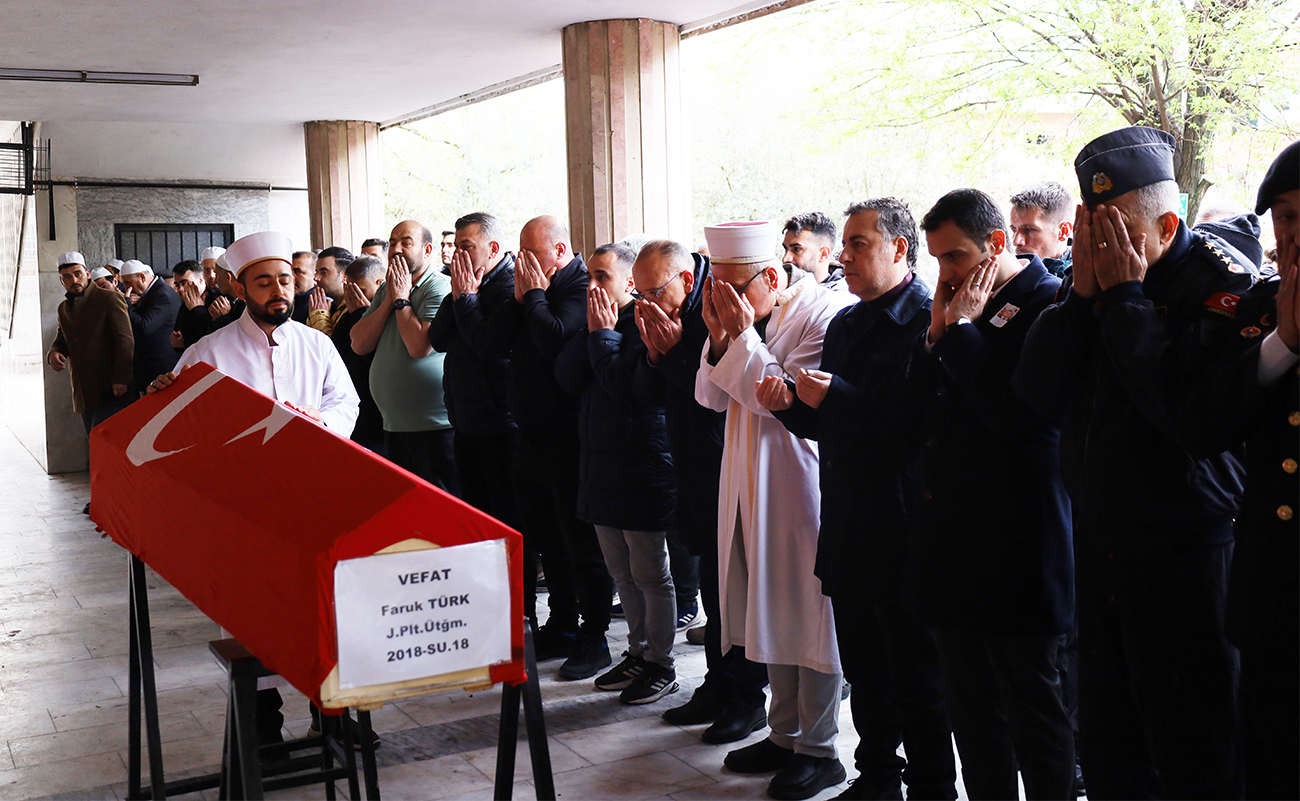 Turgutlulu Üsteğmen Türk’ün cenaze namazını imam abisi kıldırdı