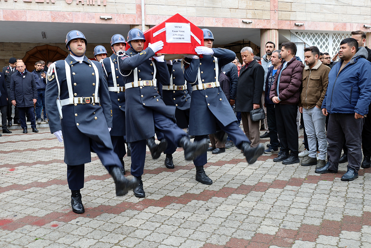 Turgutlulu Üsteğmen Türk’ün cenaze namazını imam abisi kıldırdı