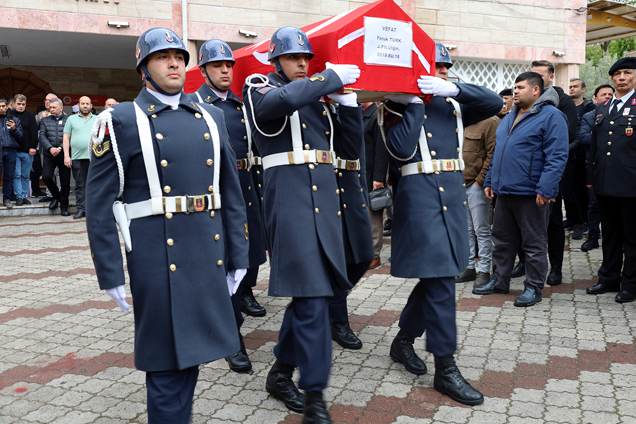 Turgutlulu Üsteğmen Türk’ün cenaze namazını imam abisi kıldırdı