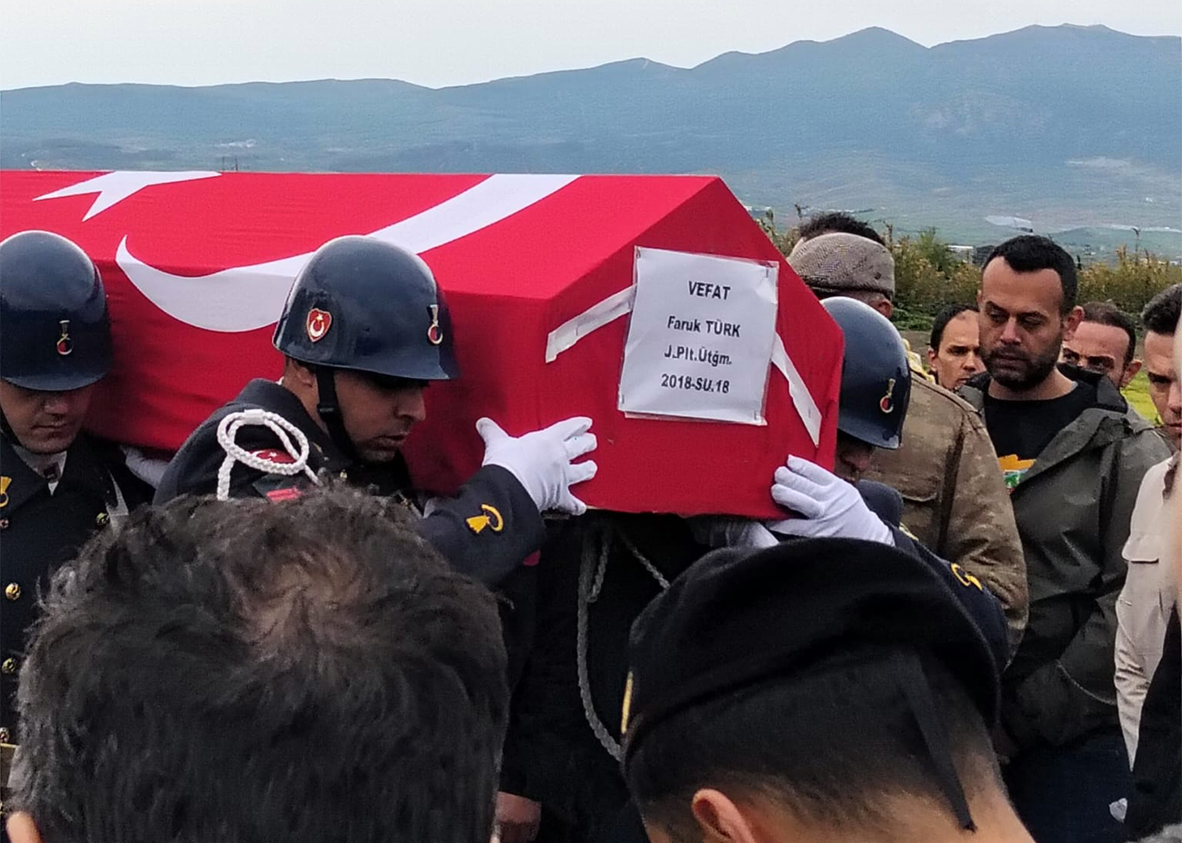 Turgutlulu Üsteğmen Türk’ün cenaze namazını imam abisi kıldırdı