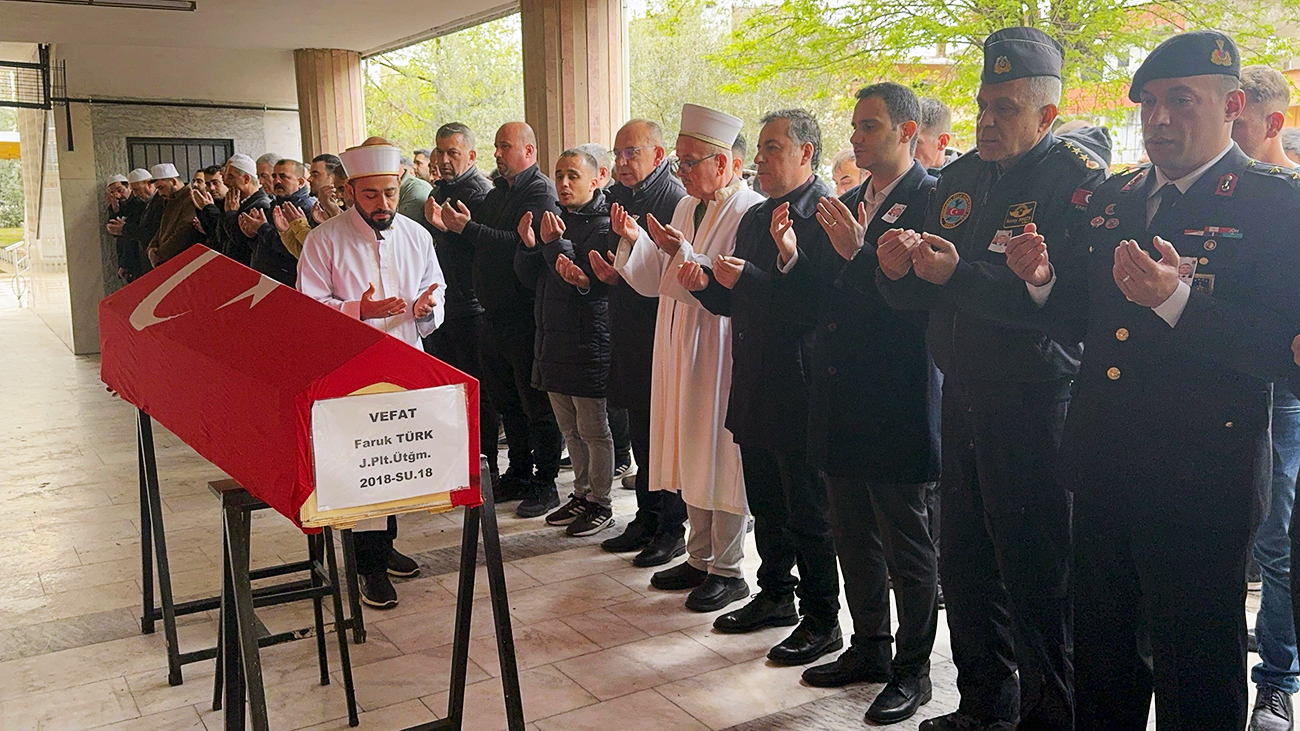 Turgutlulu Üsteğmen Türk’ün cenaze namazını imam abisi kıldırdı