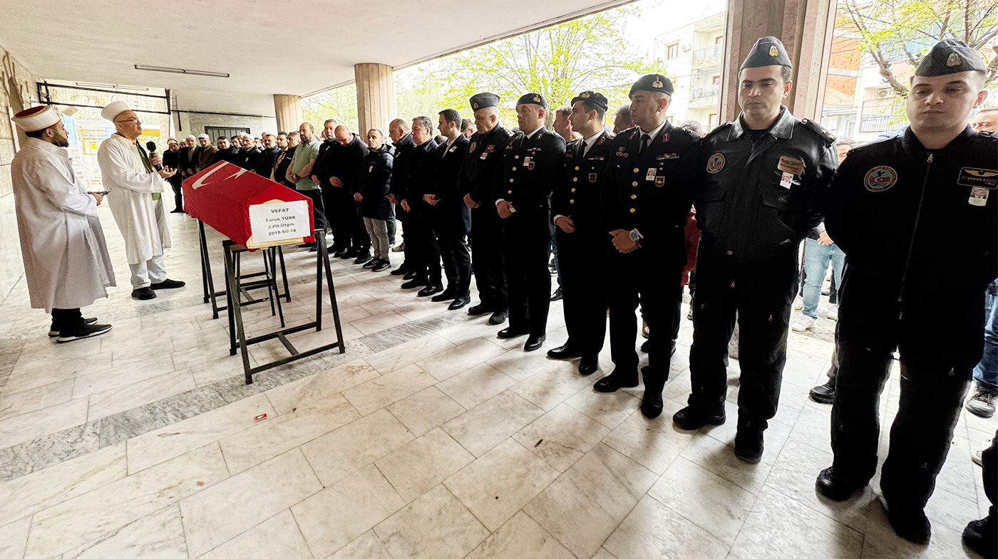 Turgutlulu Üsteğmen Türk’ün cenaze namazını imam abisi kıldırdı