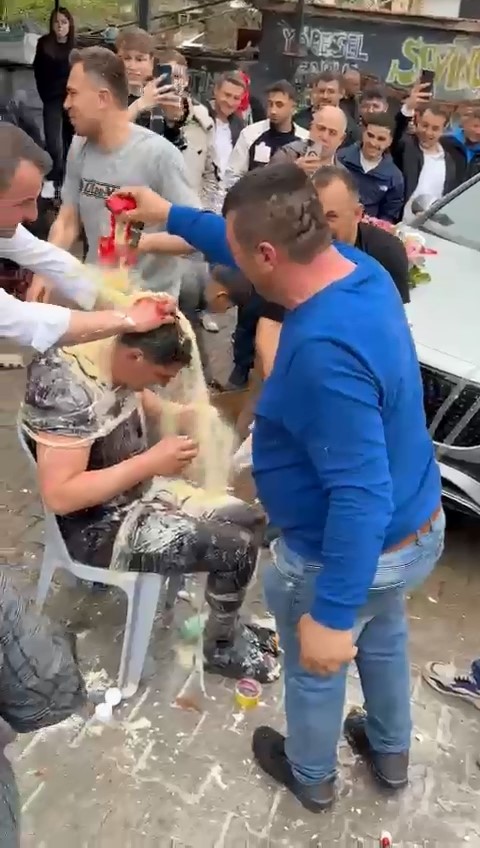 Bir garip gelenek: Ketçaplı mayonezli yumurtalı damat!