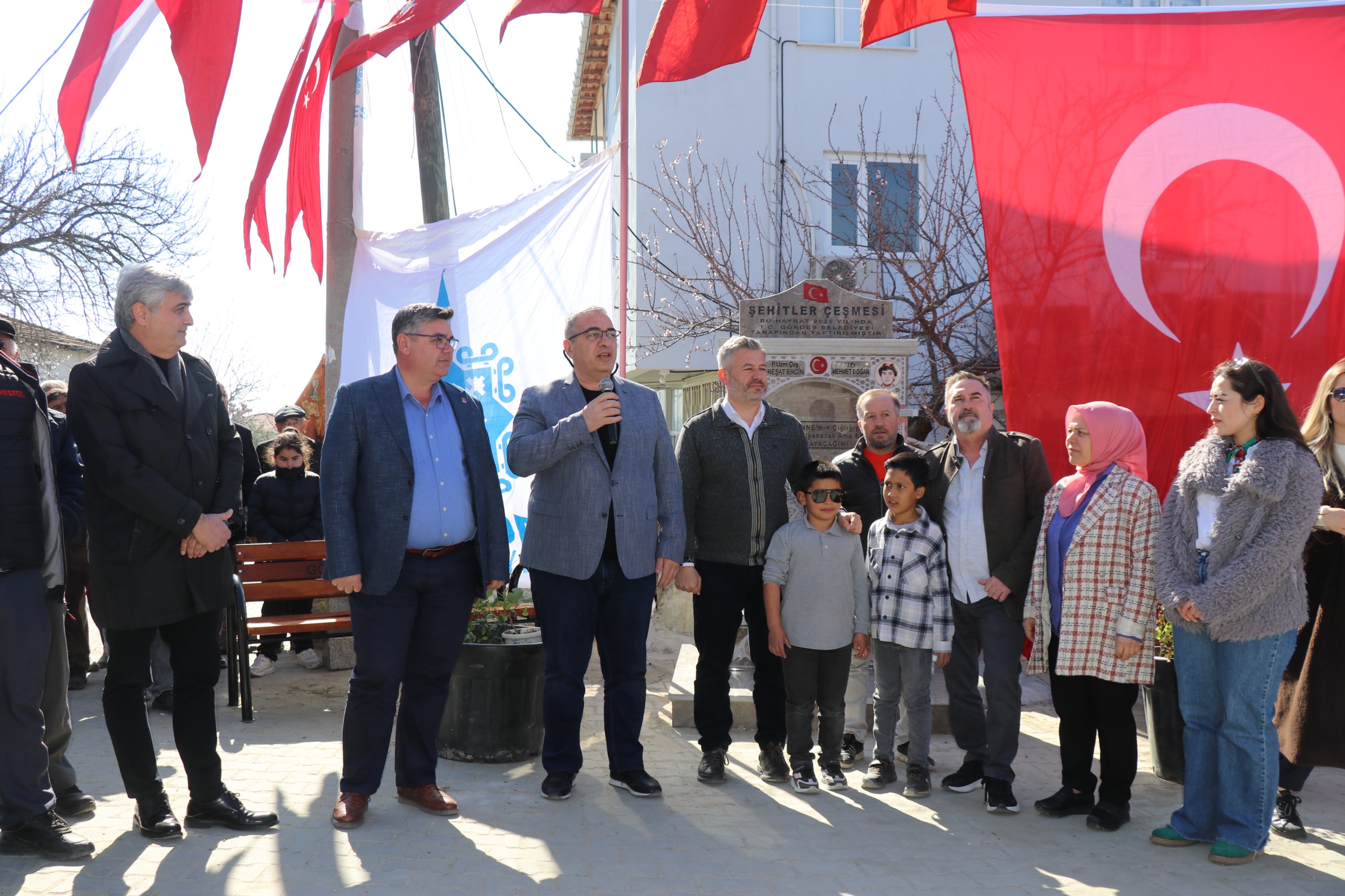 Büyükşehirden Yangında Zarar Gören Üreticilere Fidan Desteği