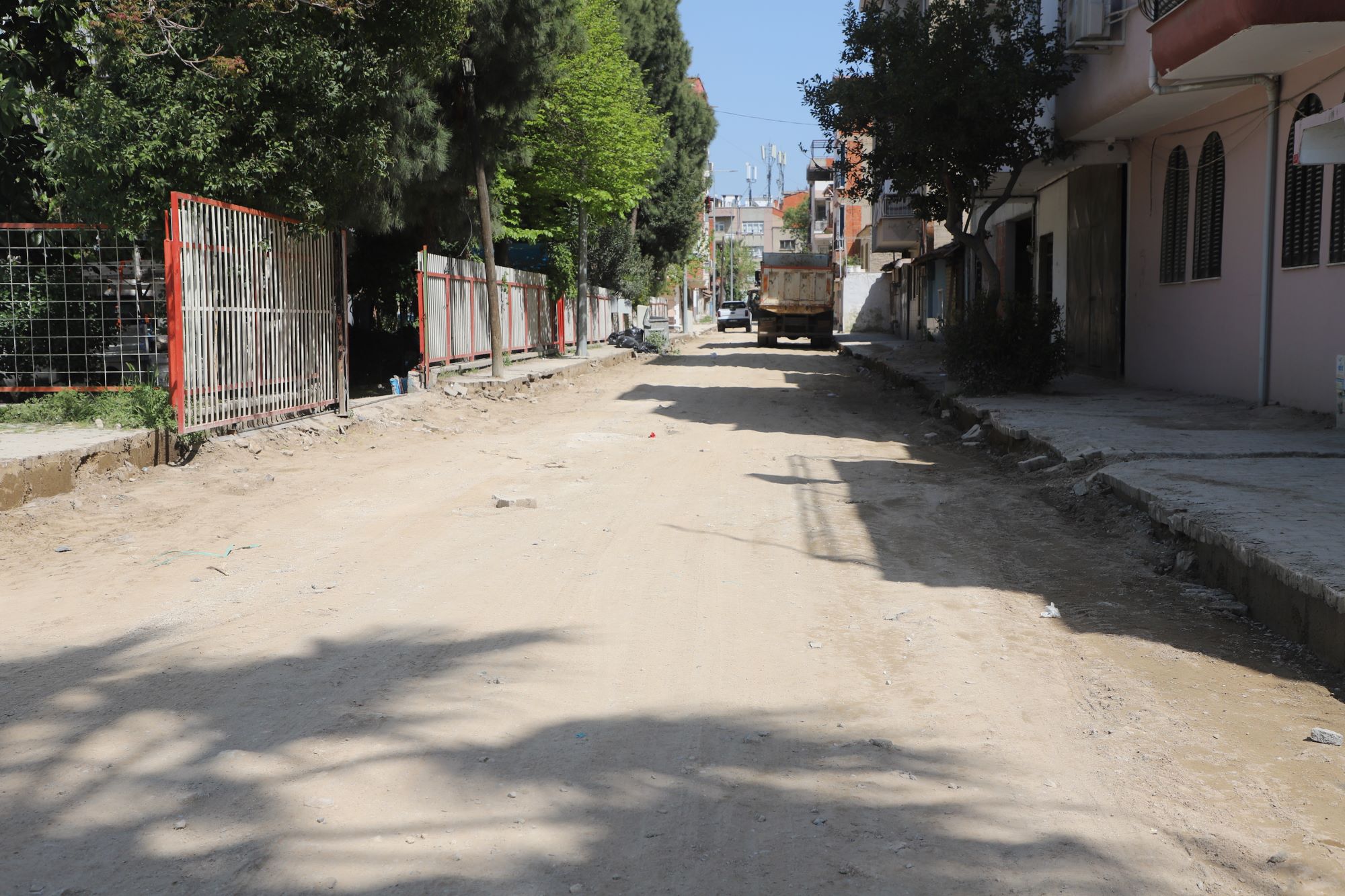 Kurtuluş Mahallesi’nde Yol Yenileme Çalışmaları Sürüyor