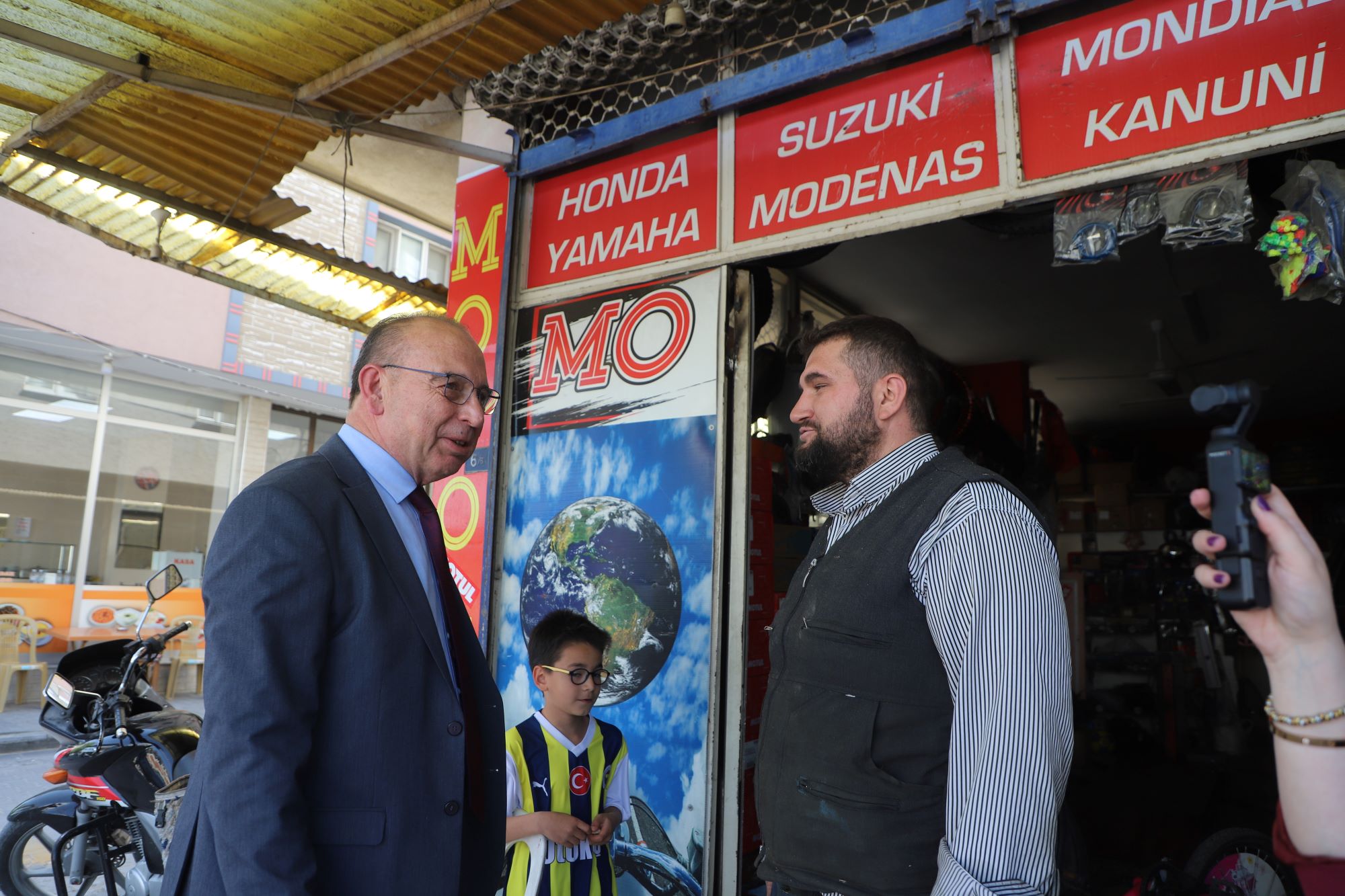 Kurtuluş Mahallesi’nde Yol Yenileme Çalışmaları Sürüyor