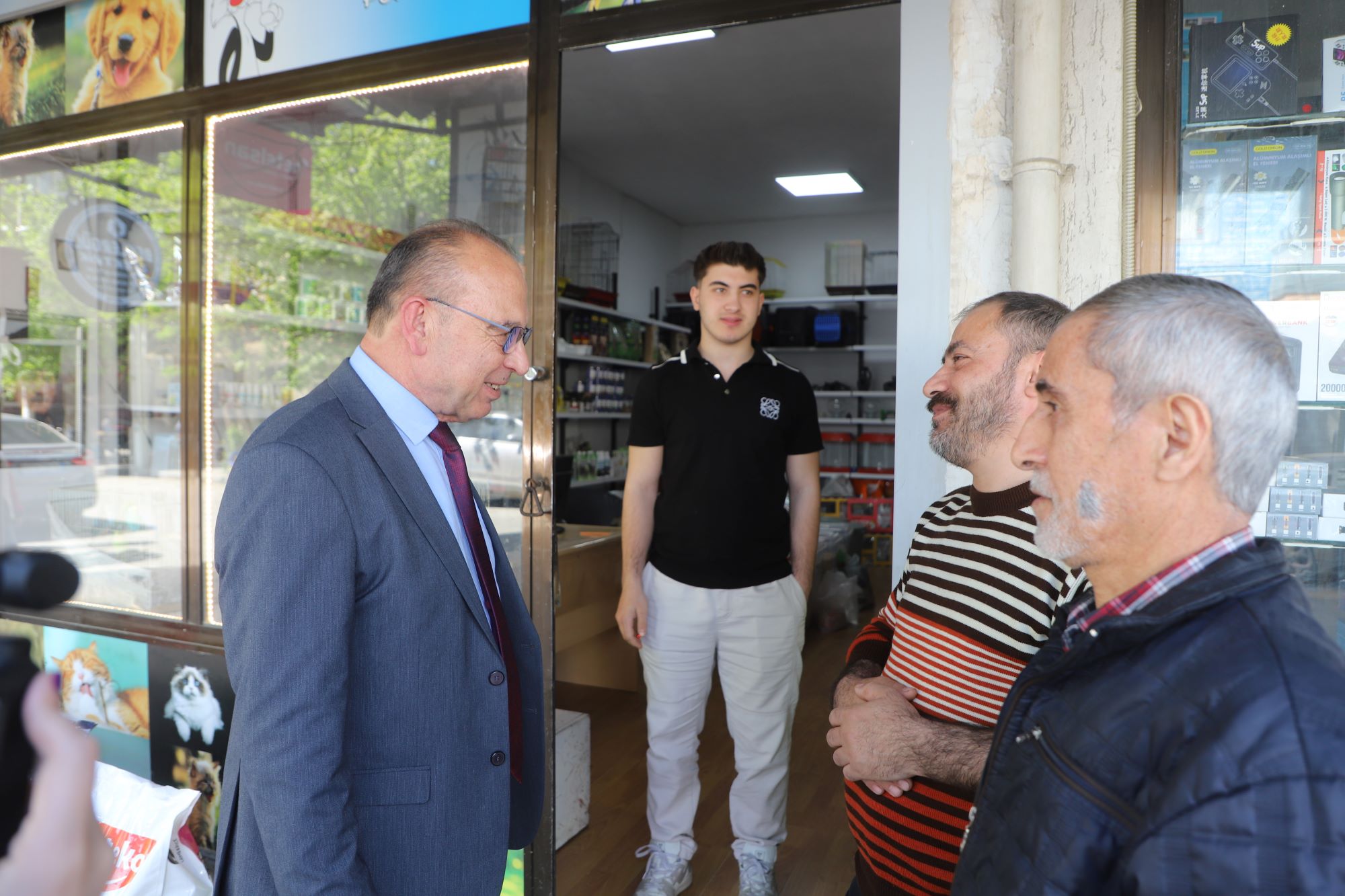 Kurtuluş Mahallesi’nde Yol Yenileme Çalışmaları Sürüyor