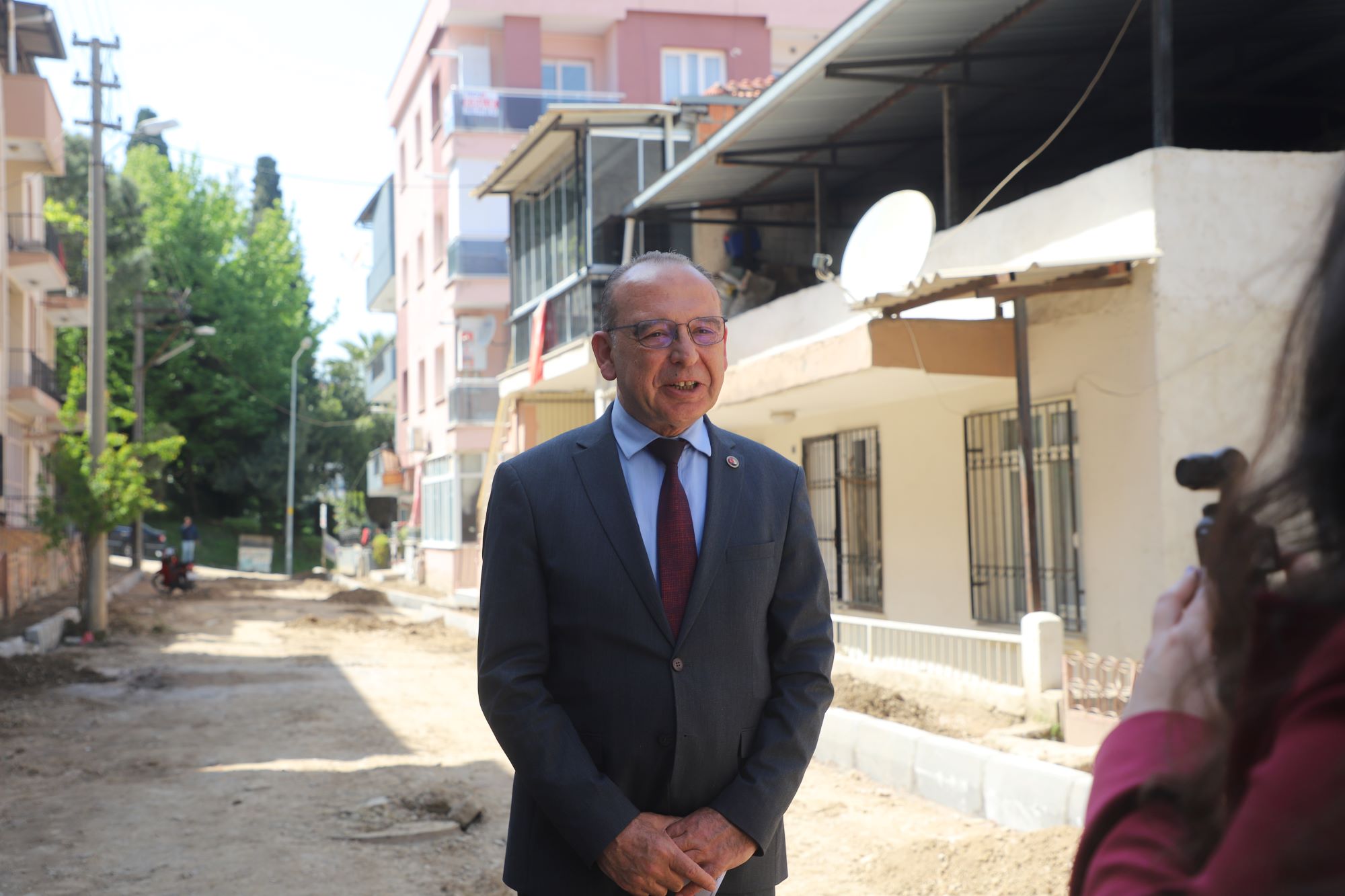 Kurtuluş Mahallesi’nde Yol Yenileme Çalışmaları Sürüyor