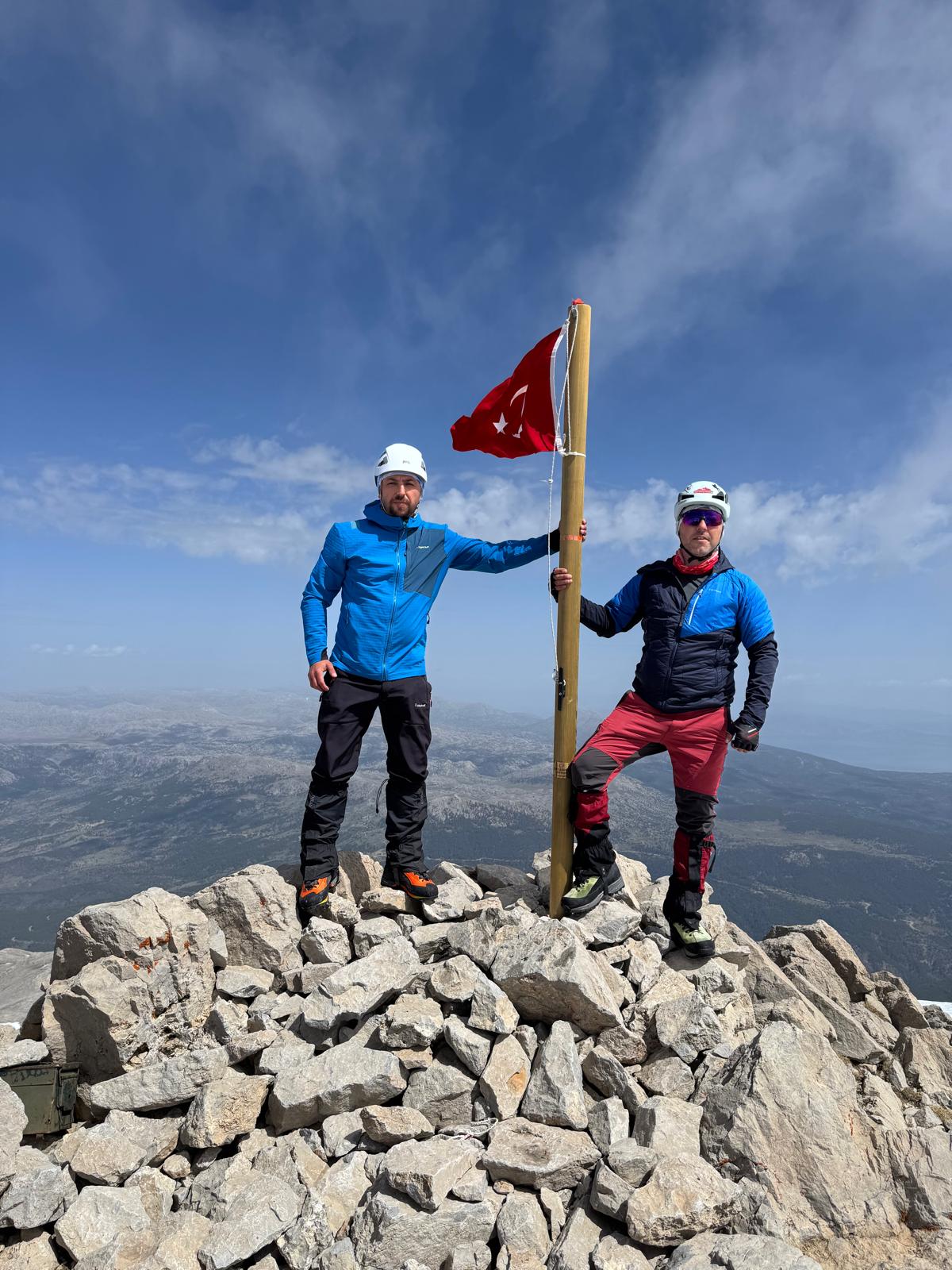 Turgutlulu dağcılar, 2 bin 998 metrelik Dedegöl tırmanışında