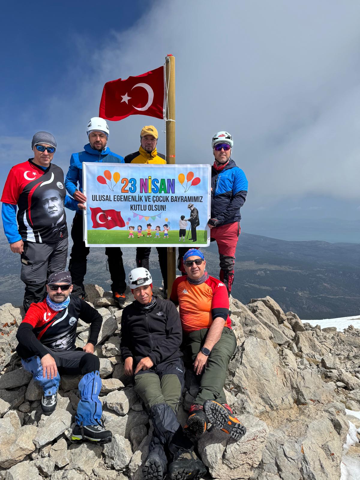 Turgutlulu dağcılar, 2 bin 998 metrelik Dedegöl tırmanışında