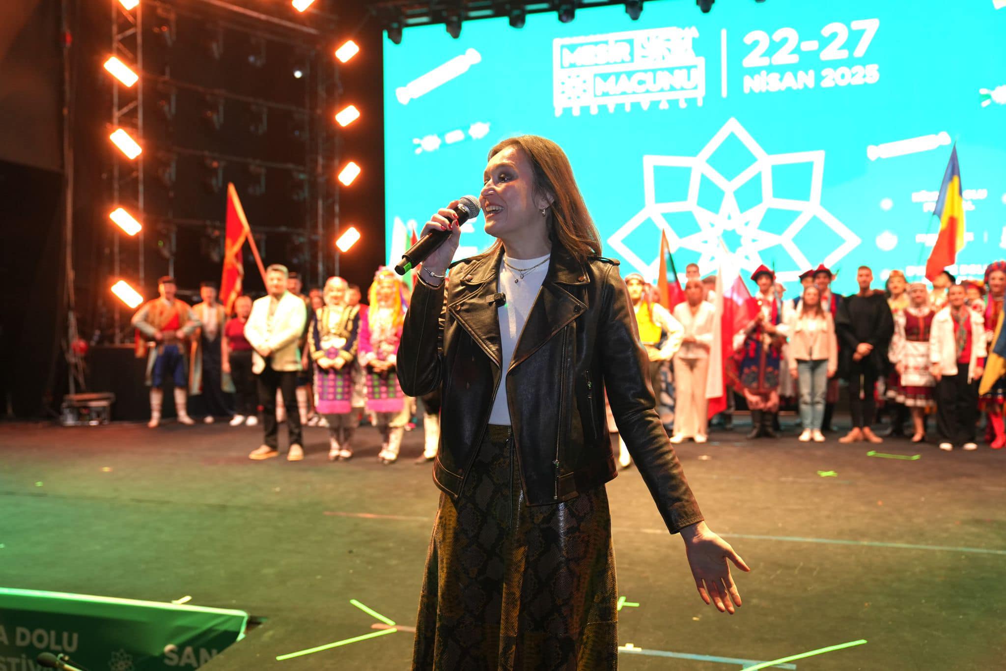 Mesir Festivali'nde Halk Dansları gecesi