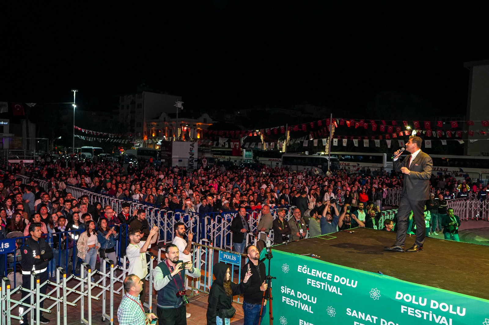 Mesir Festivali'nde Halk Dansları gecesi