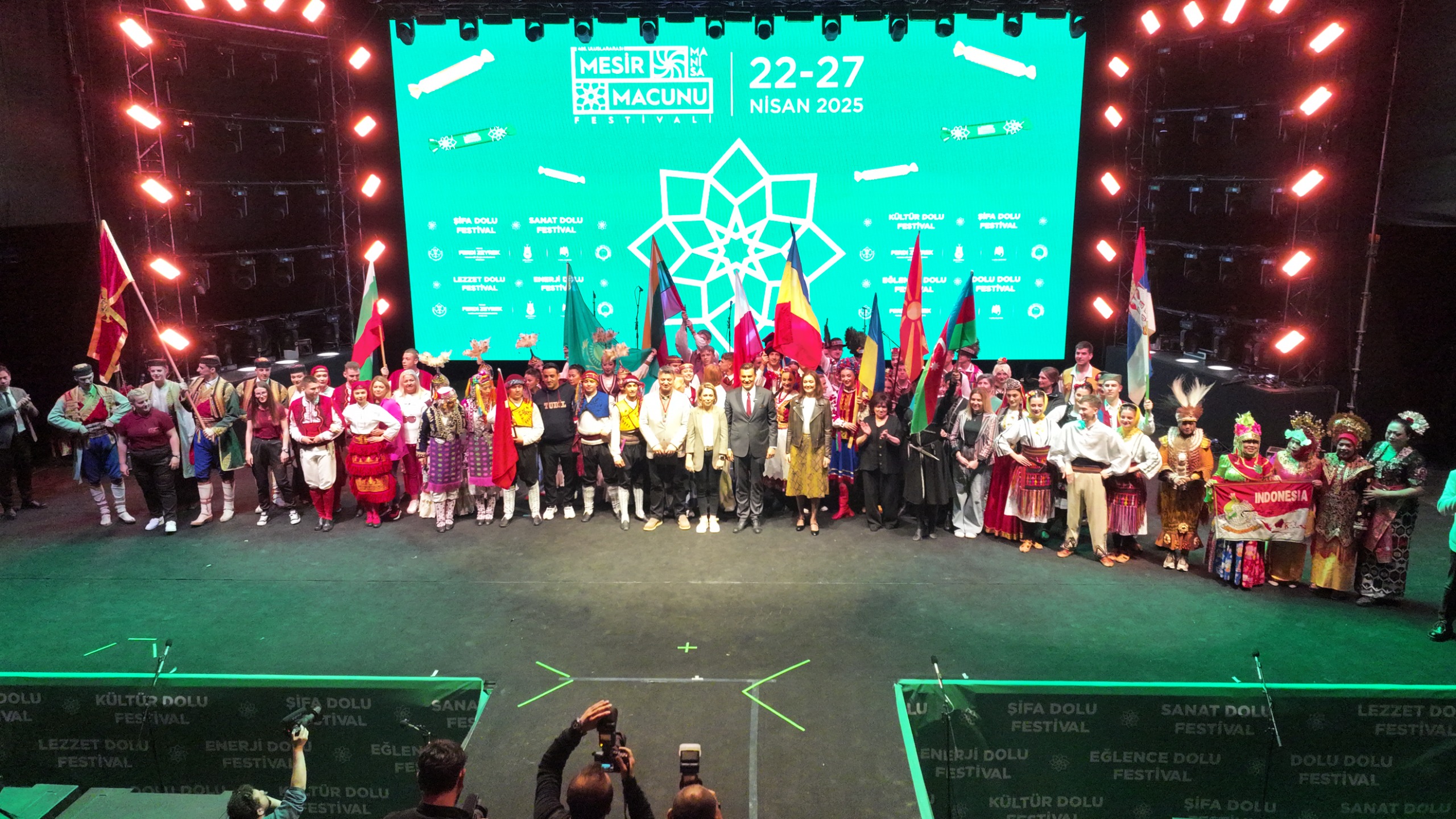 Mesir Festivali'nde Halk Dansları gecesi