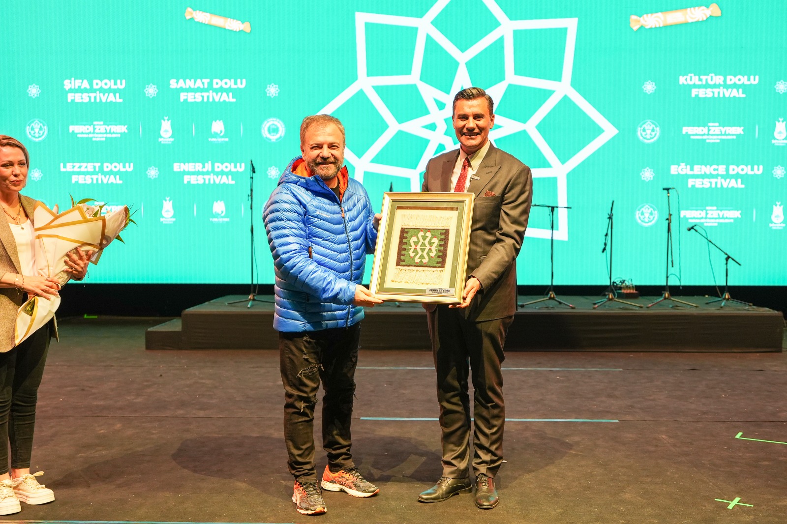 Mesir Festivali'nde Halk Dansları gecesi