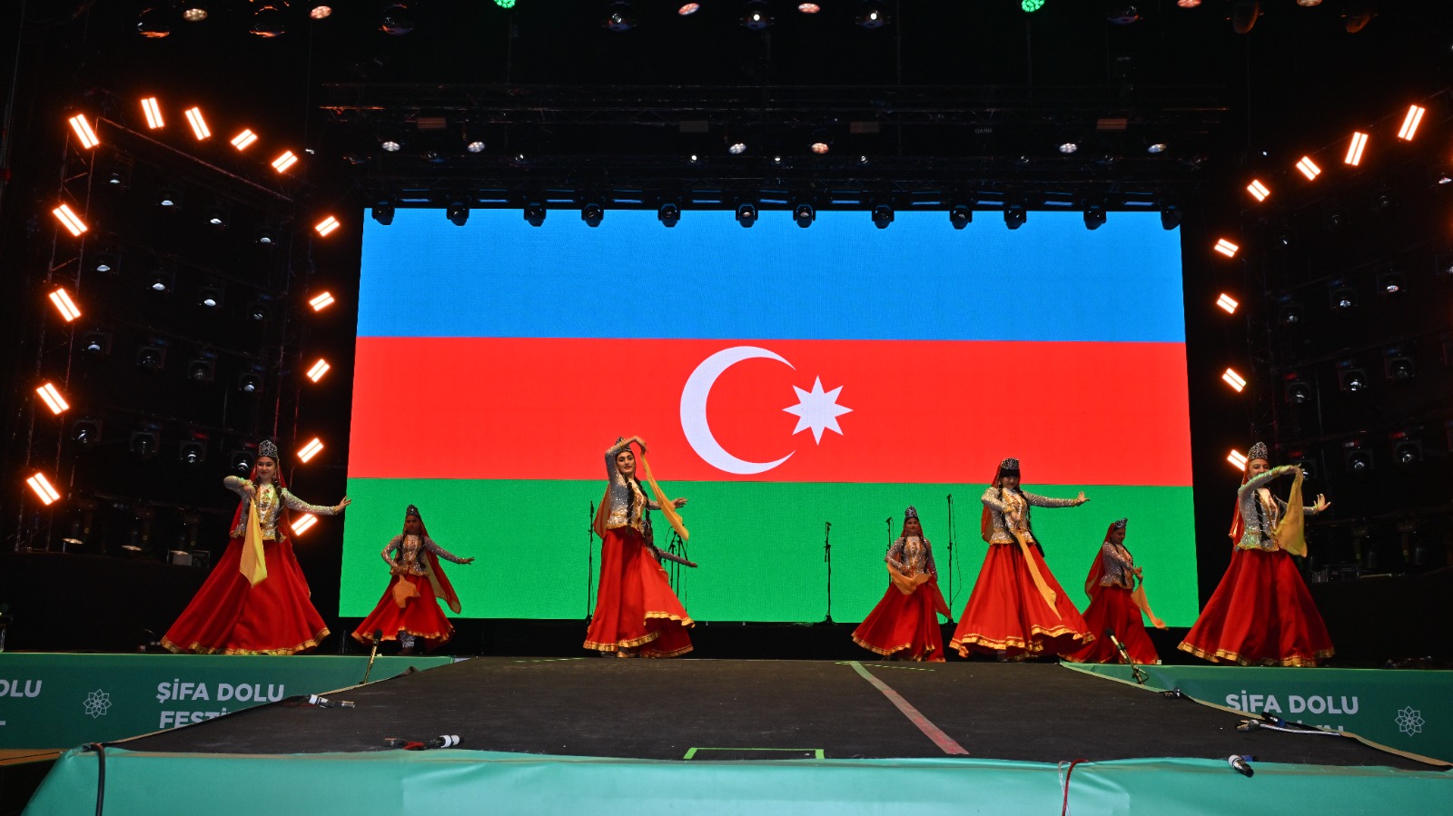 Mesir Festivali'nde Halk Dansları gecesi