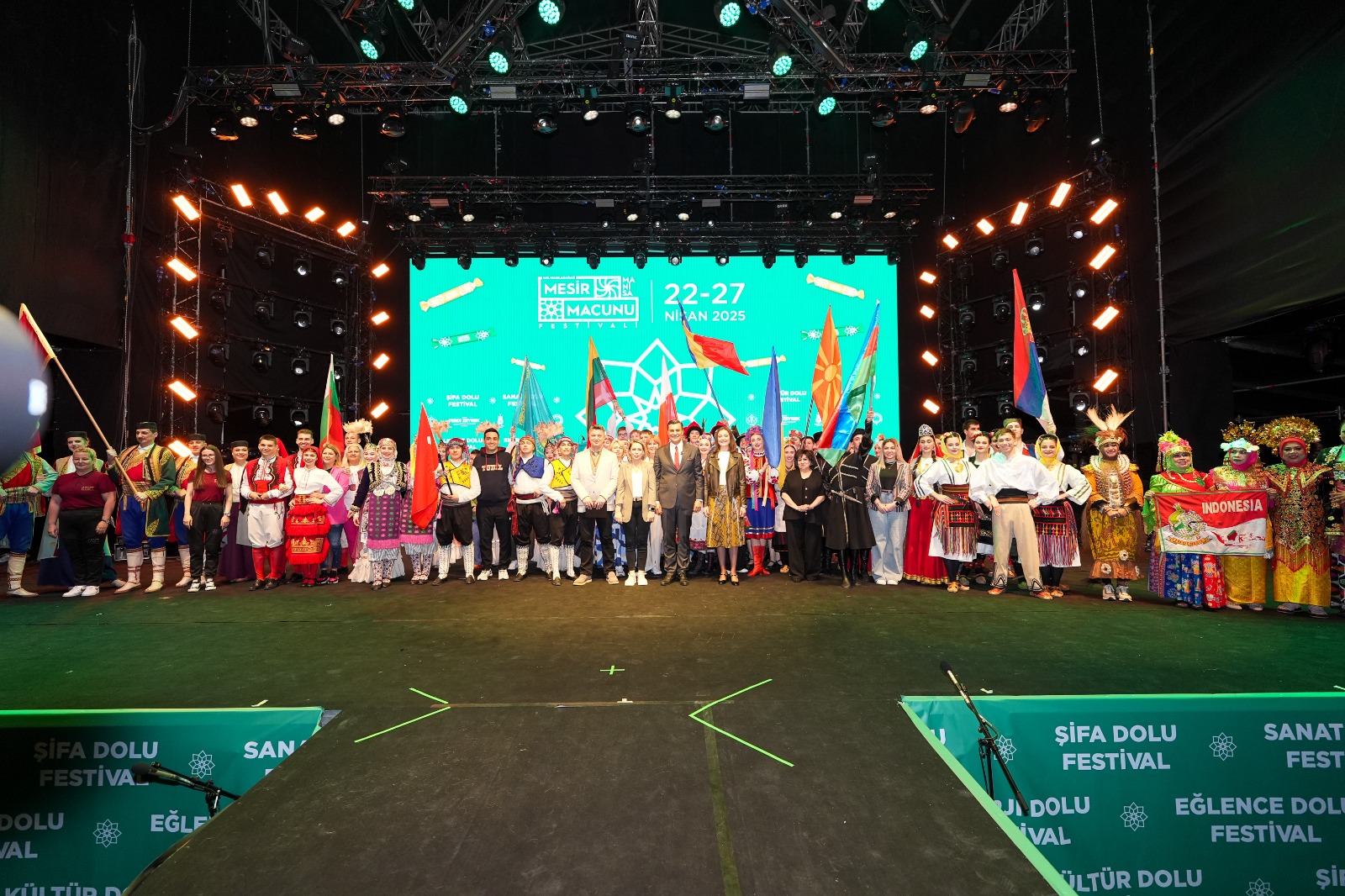 Mesir Festivali'nde Halk Dansları gecesi