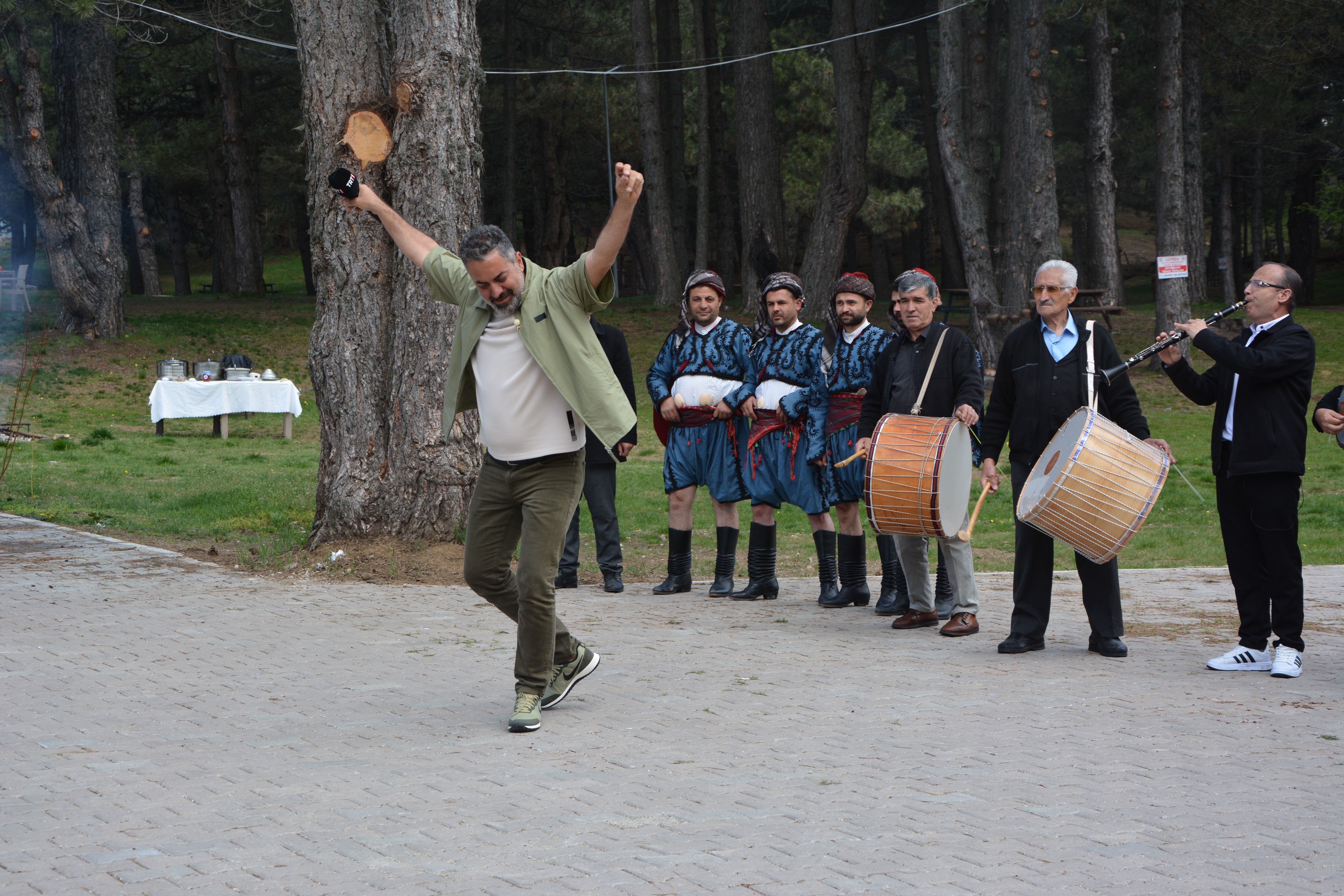 Sanatçı Turgay Başyayla Demirci’de tanıtım çekimi yaptı