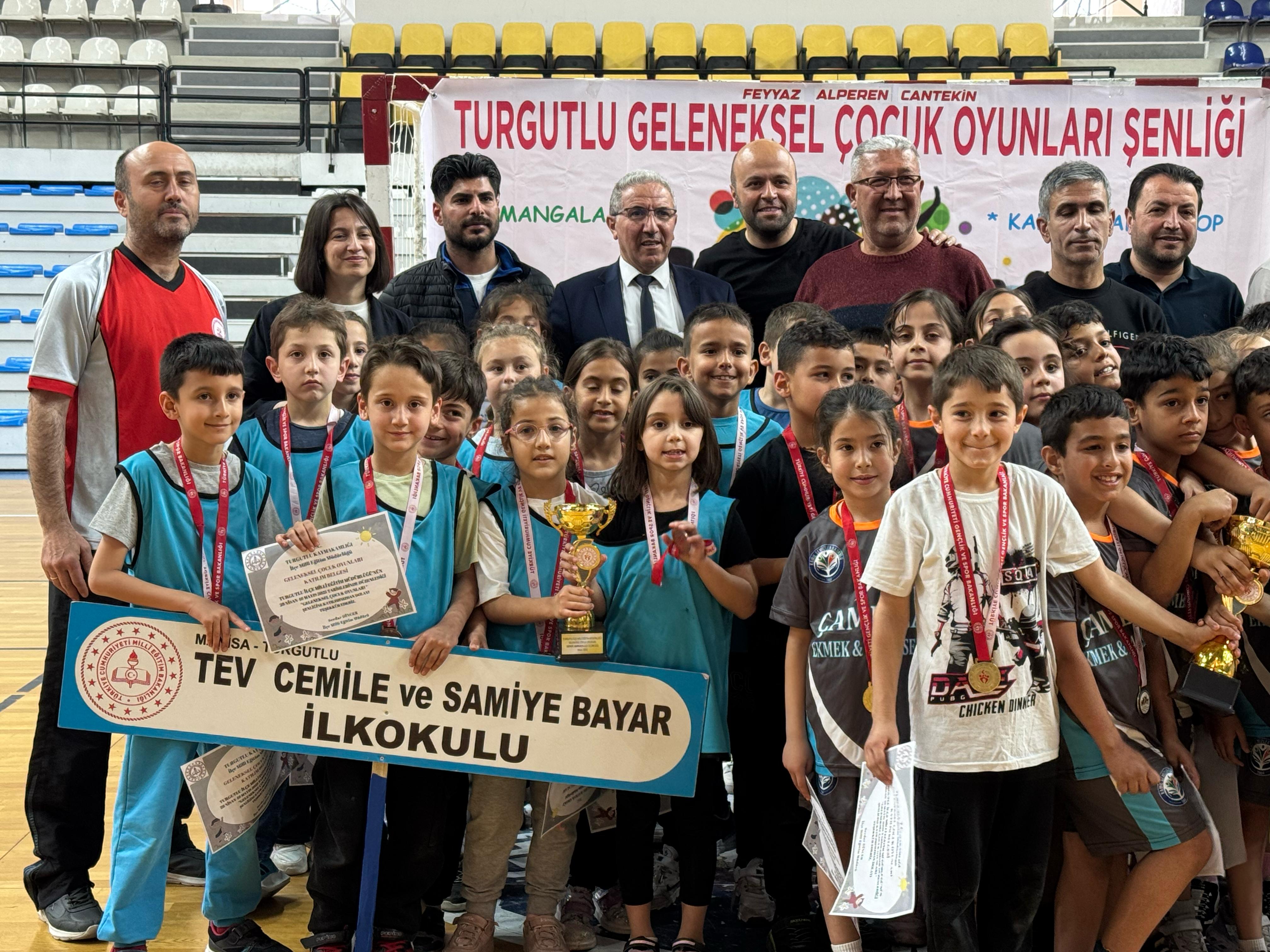 Turgutlu'da mendil kapmaca turnuvası nefes kesti