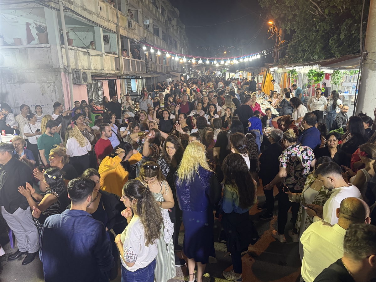 İzmir'de Hıdırellez coşkuyla kutlandı