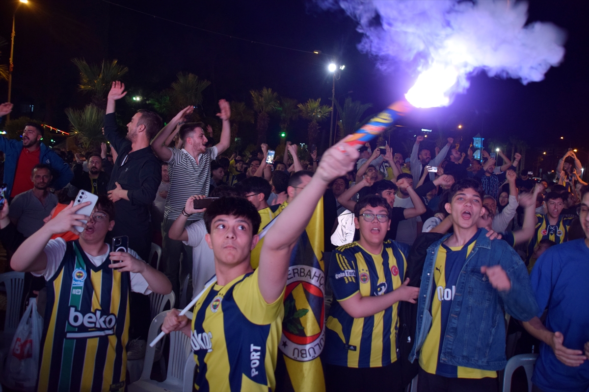 Fenerbahçe'nin şampiyonluğu Turgutlu'da böyle kutlandı