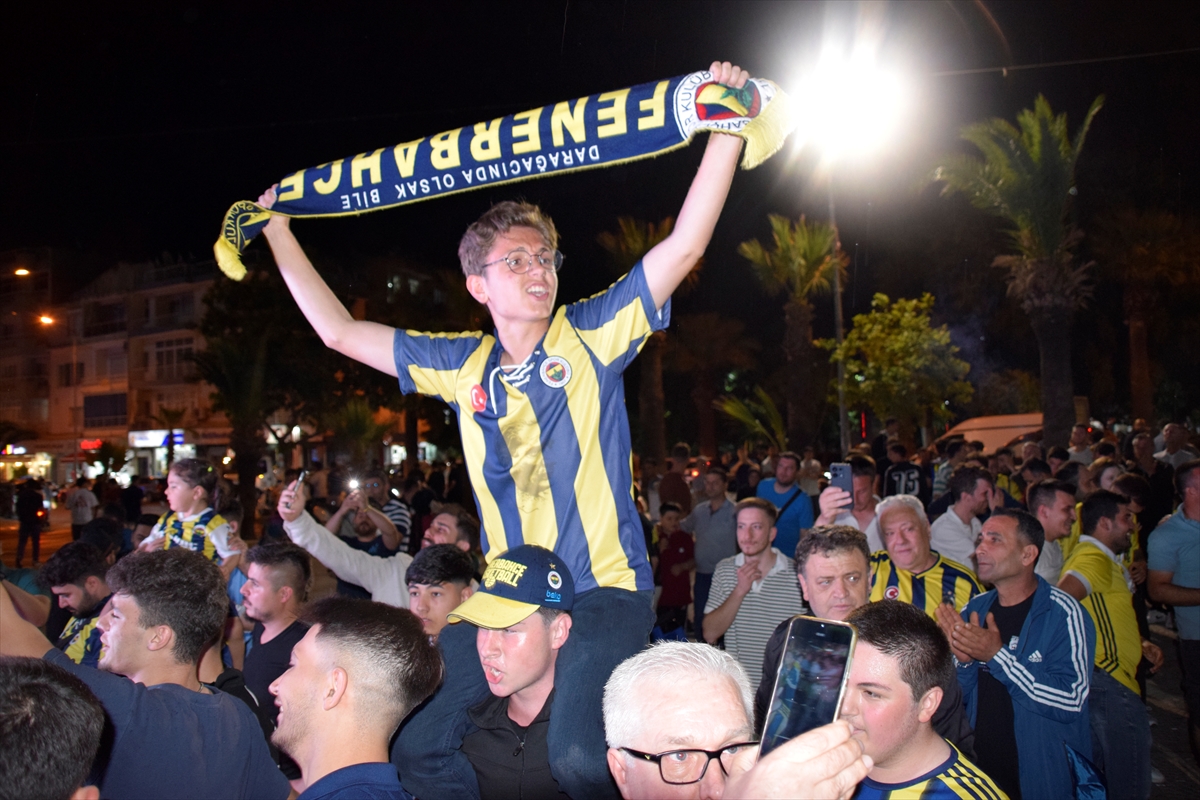 Fenerbahçe'nin şampiyonluğu Turgutlu'da böyle kutlandı