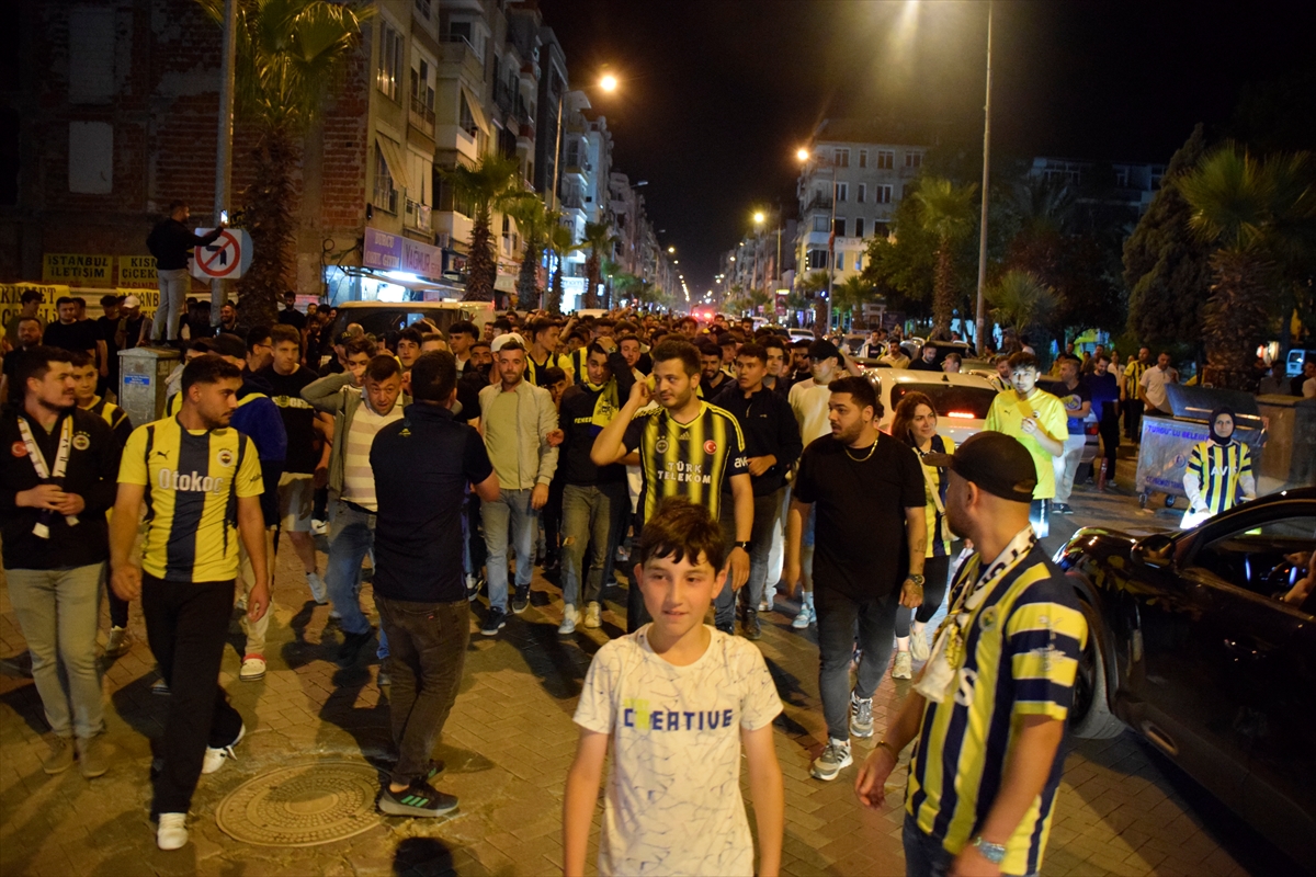 Fenerbahçe'nin şampiyonluğu Turgutlu'da böyle kutlandı