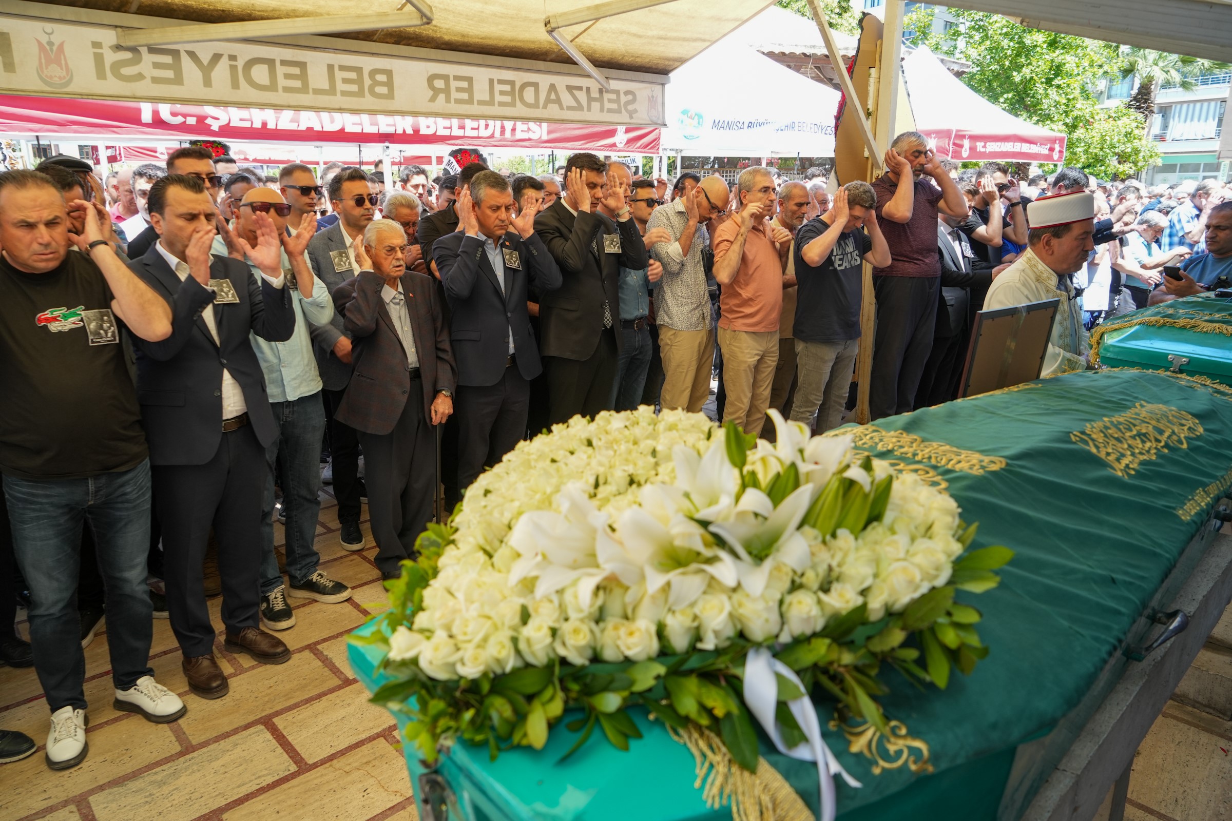 CHP lideri Özel, Cemre Öğren'in cenaze törenine katıldı
