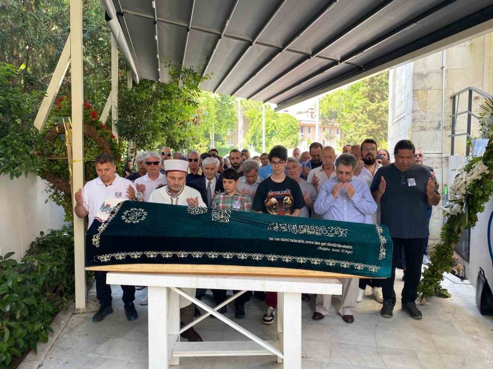 Uğruna şiirler yazılmıştı...Mona Roza Muazzez Akkaya Giray son yolcuğuna uğurlandı...