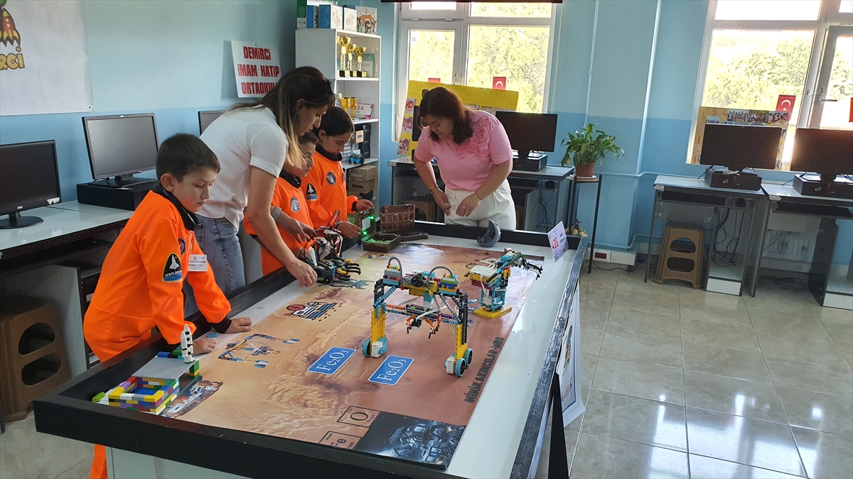 "Minik Akıncılar"ın hedefi Dünya Robot Olimpiyatı'nda şampiyonluk