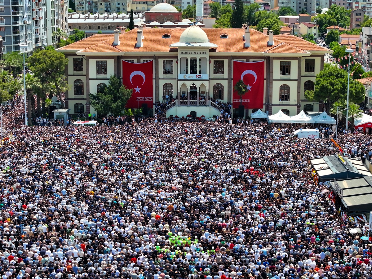 Manisa Ferdi Zeyrek'e böyle veda etti