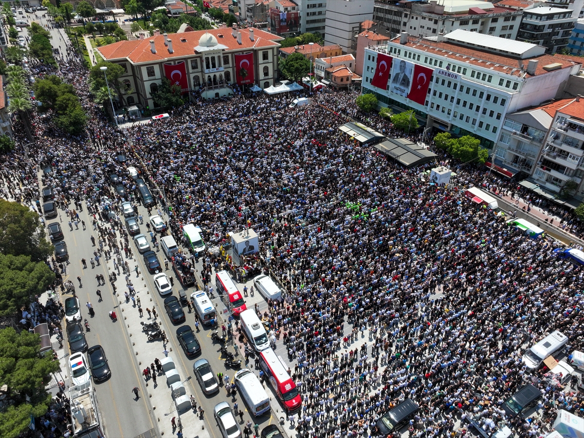 Manisa Ferdi Zeyrek'e böyle veda etti