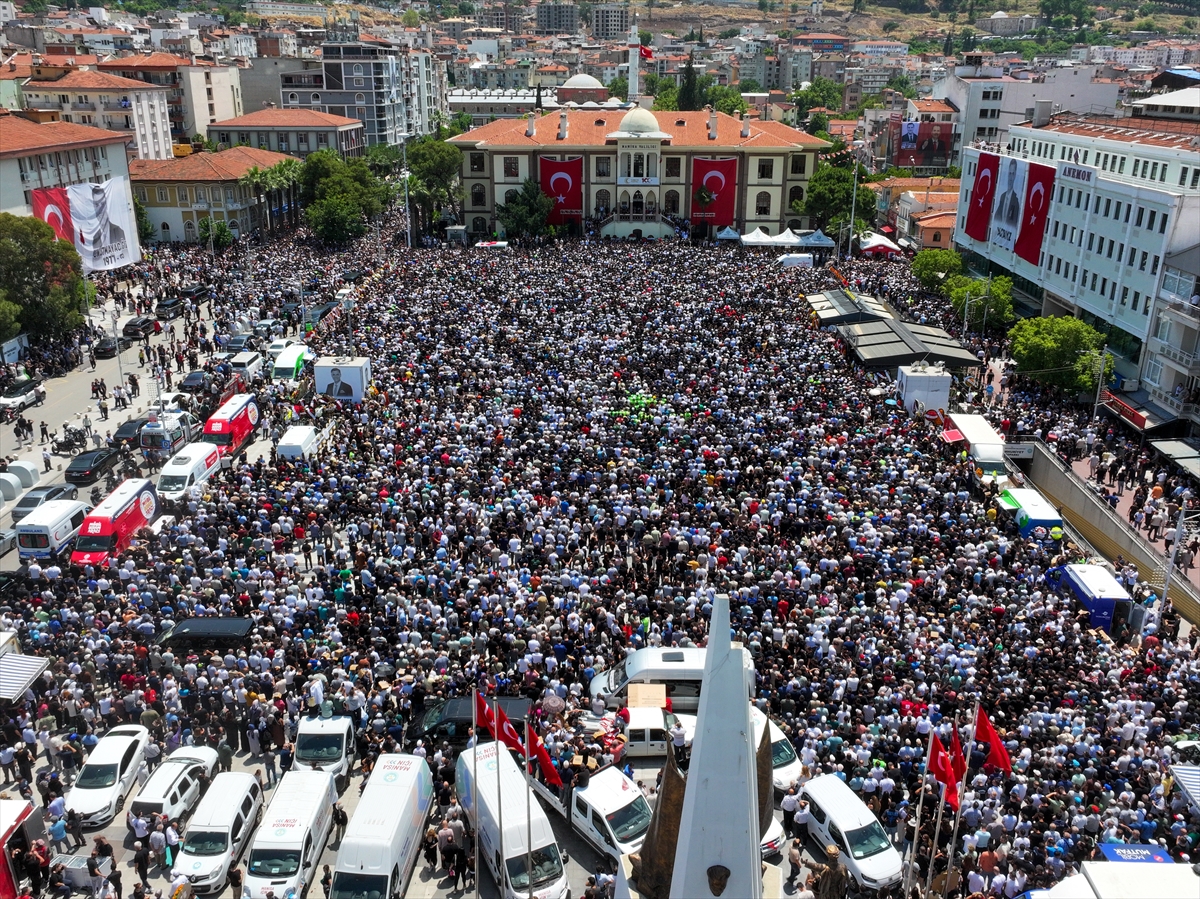 Manisa Ferdi Zeyrek'e böyle veda etti