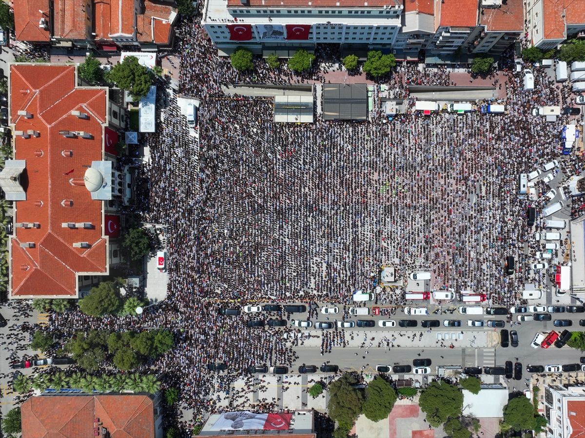 Manisa Ferdi Zeyrek'e böyle veda etti
