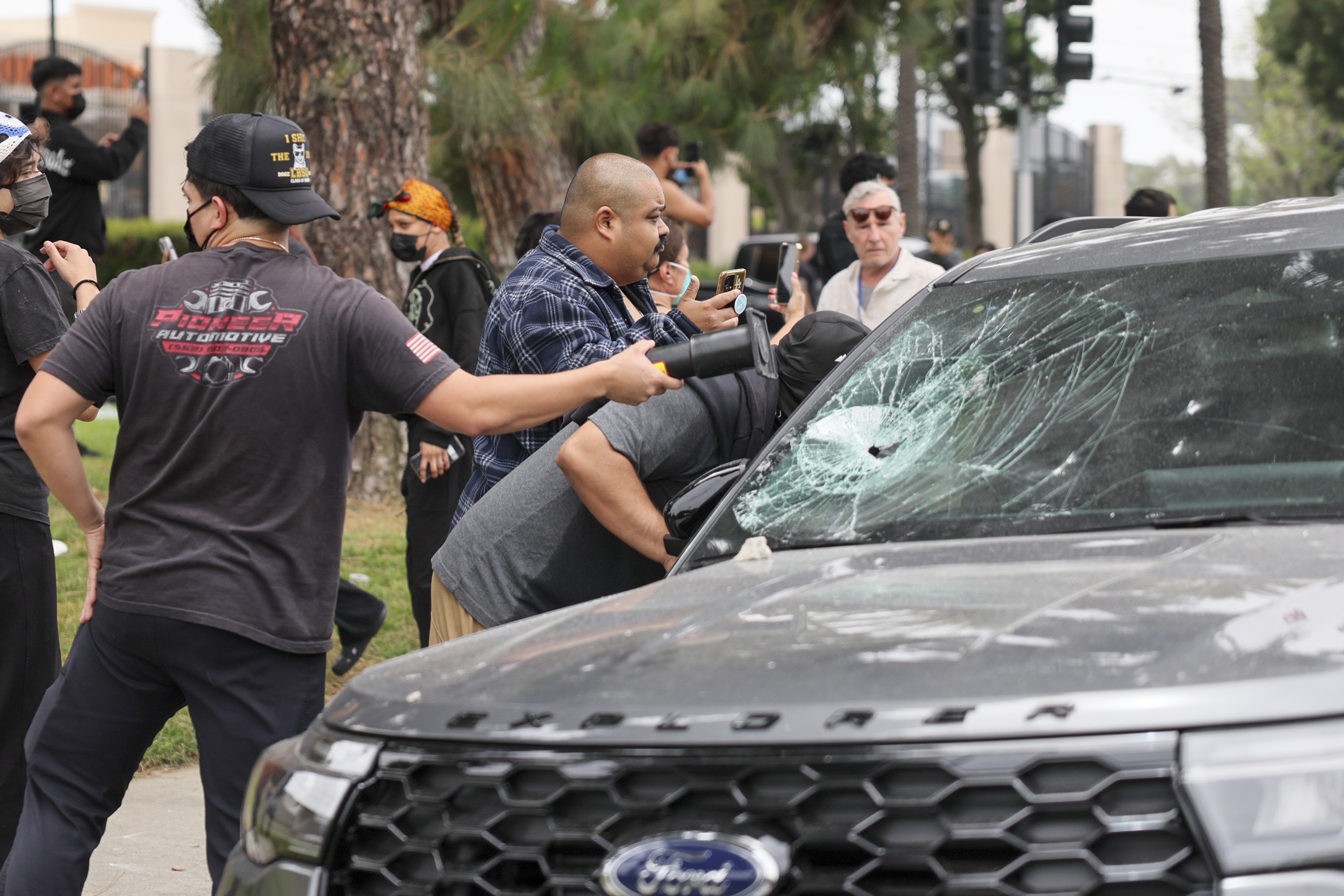 Los Angeles'taki göçmen protestoları şiddetleniyor: 2 bin Ulusal Muhafız görevlendirildi