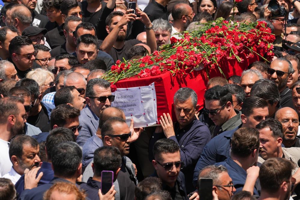 Manisa Ferdi Zeyrek'e böyle veda etti