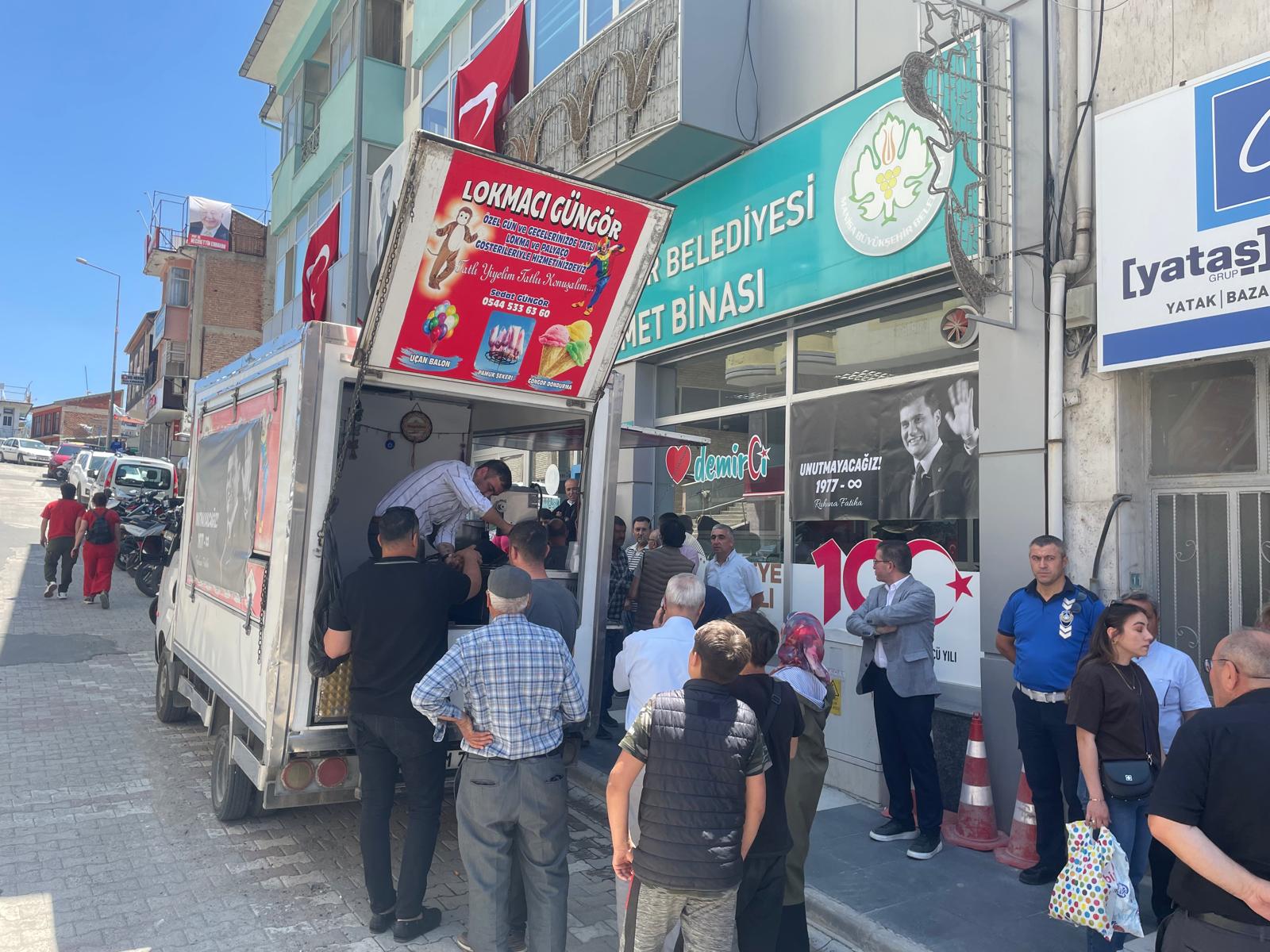 Manisa'nın dört bir yanında dualar ve hayırlarla anıldı