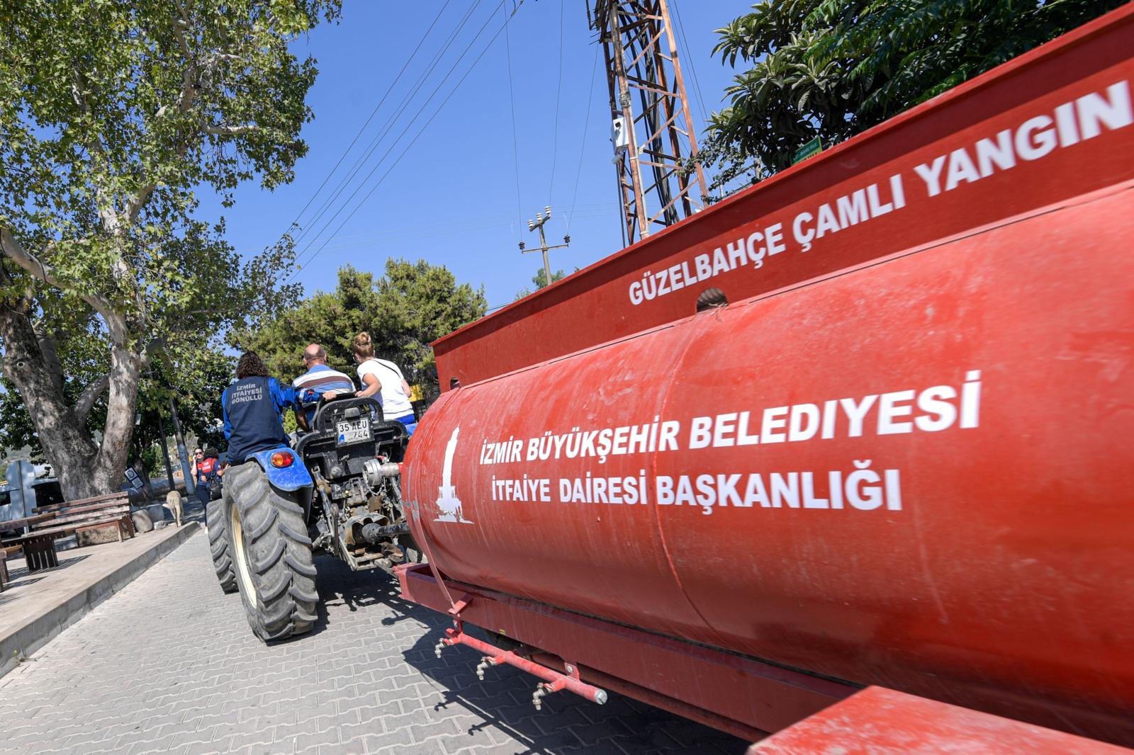 İzmirli baba-kız yangınlara karşı omuz omuza mücadele ediyor