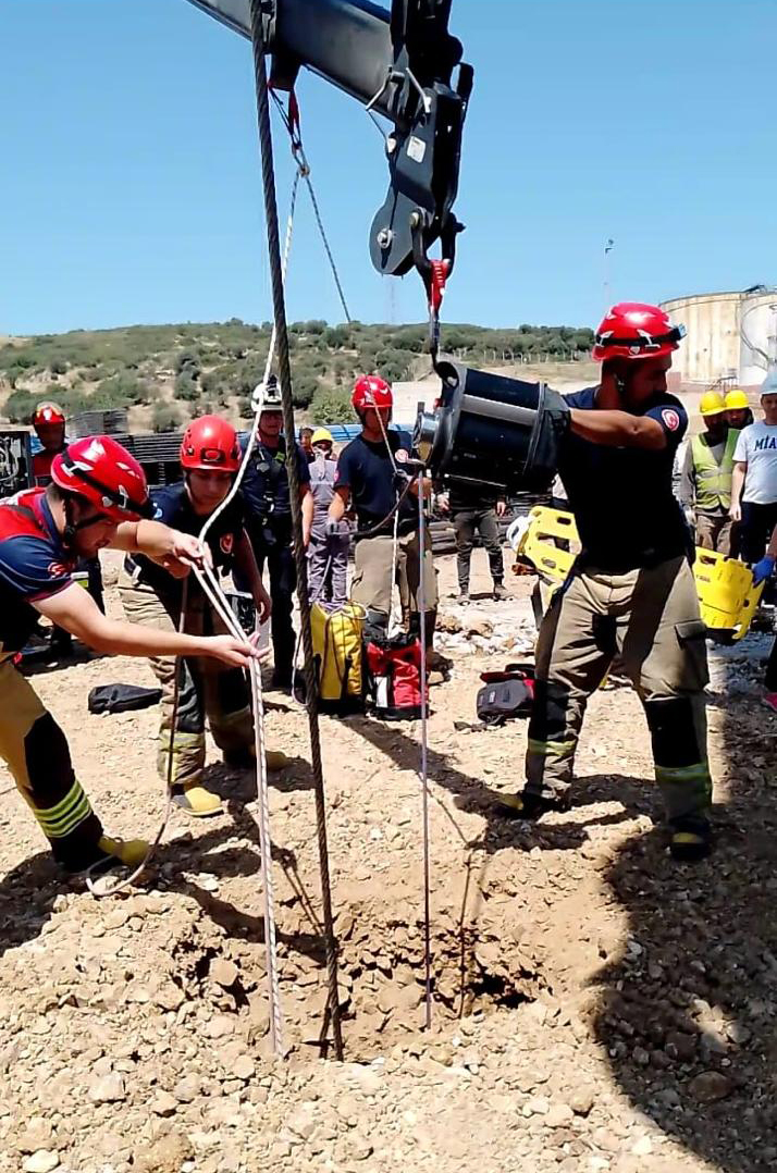 15 metrelik kuyuya düşen vatandaş kurtarıldı