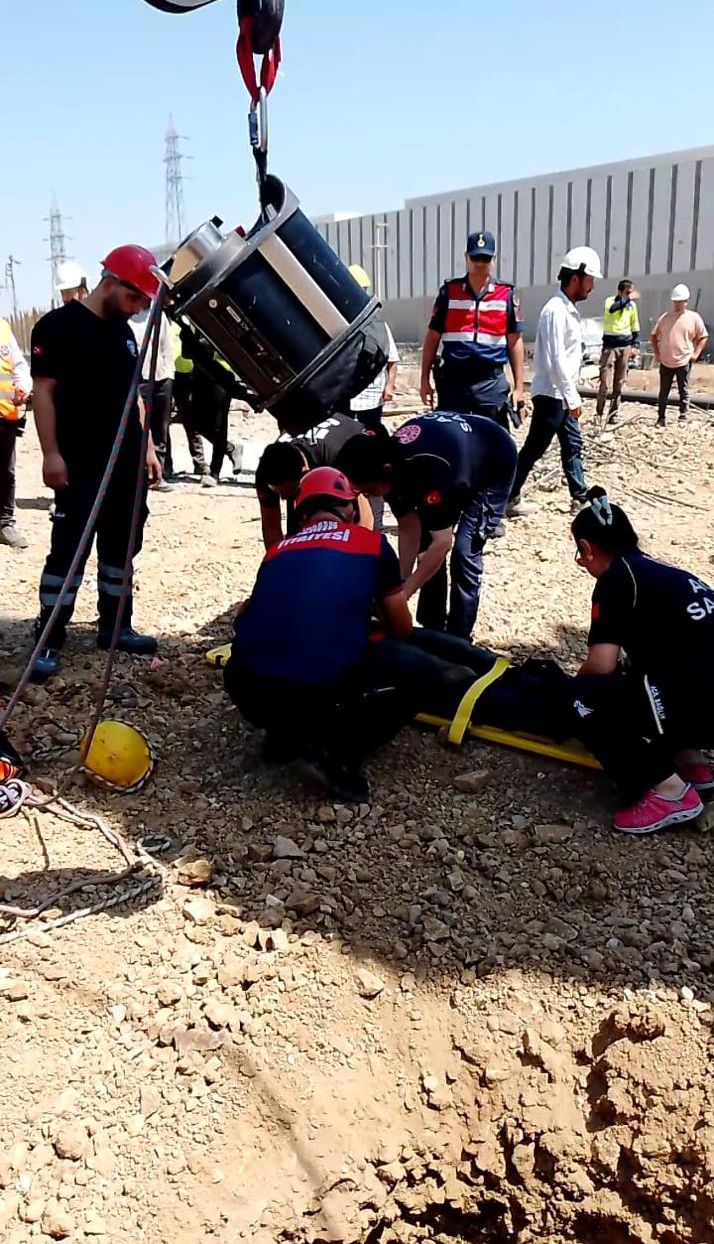 15 metrelik kuyuya düşen vatandaş kurtarıldı