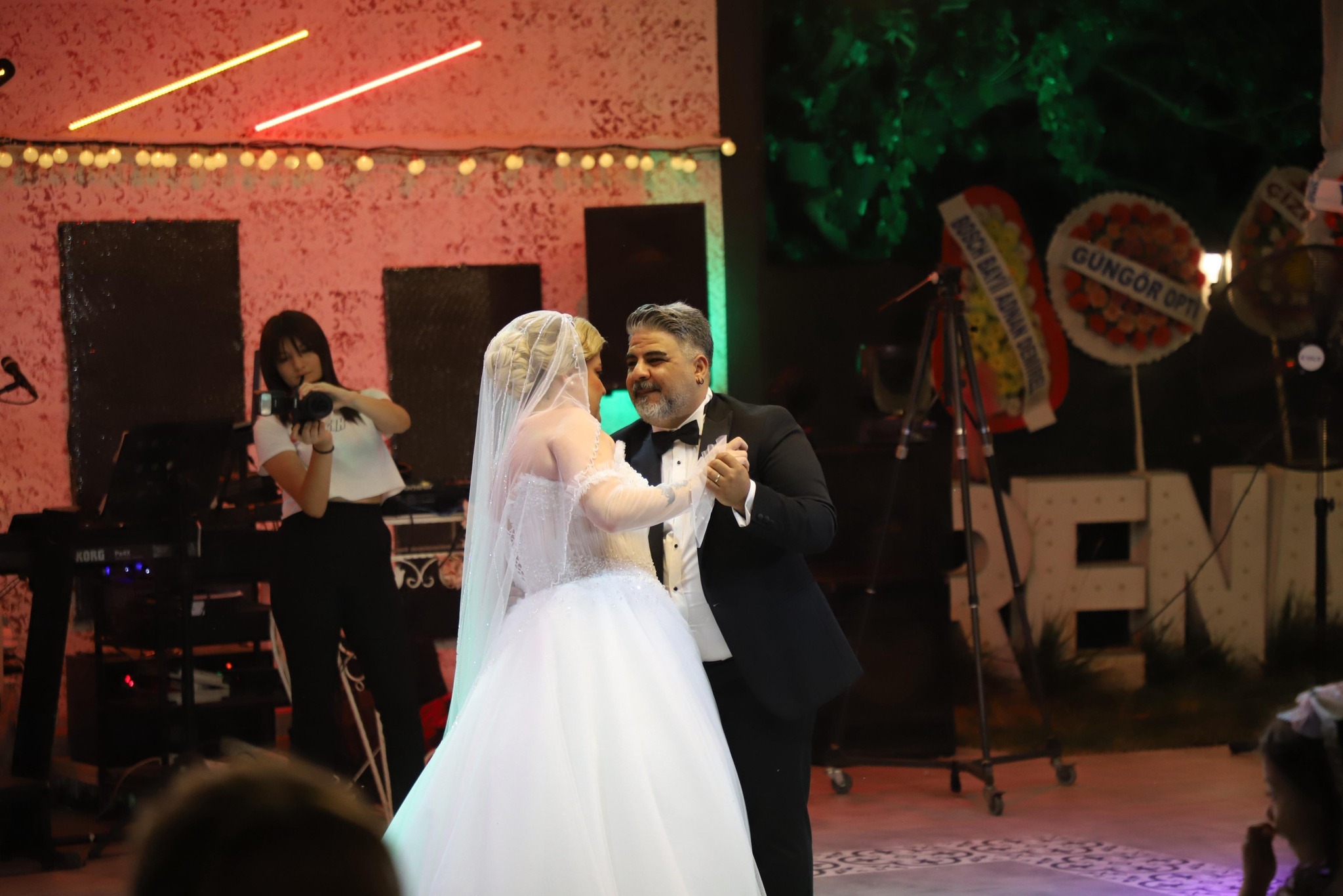 Elif ve İrfan’dan muhteşem düğün