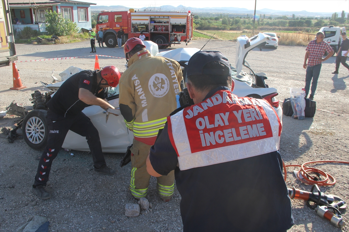 Manisa'da kaza! Baba ve 3 çocuğu hayatını kaybetti